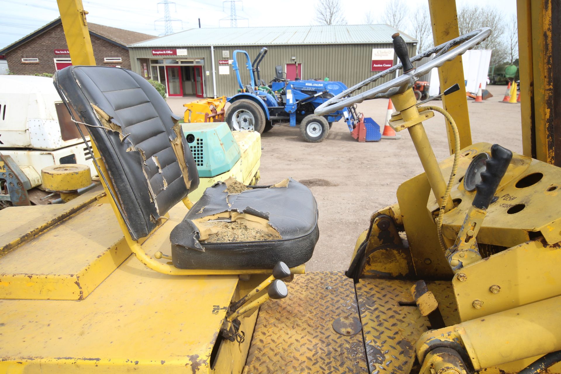 Bonser 2WD diesel forklift. Manual held. V - Image 12 of 33