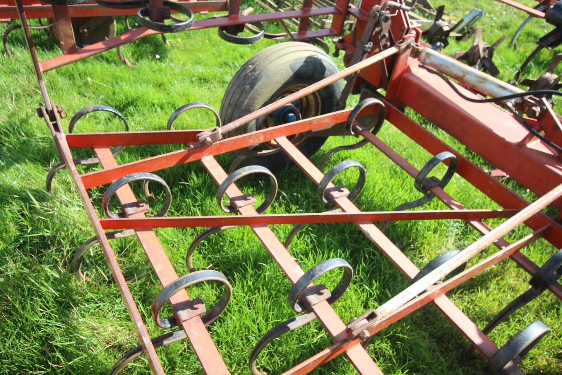 Large set of hydraulic folding spring tines. Owned from new. From a local Deceased estate. - Bild 11 aus 17