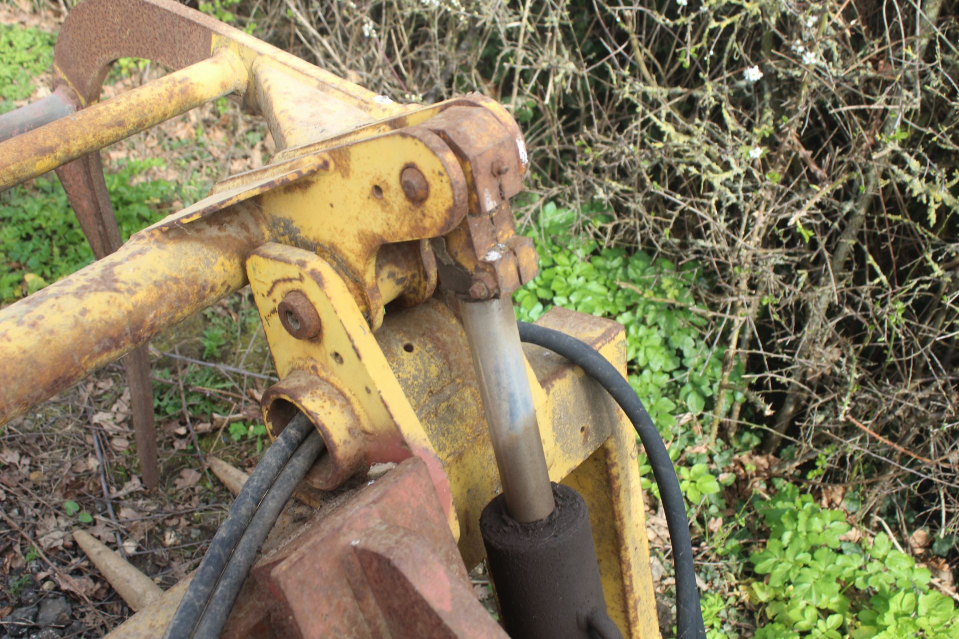 Sanderson muck grab. JCB Q-Fit brackets. - Image 7 of 16