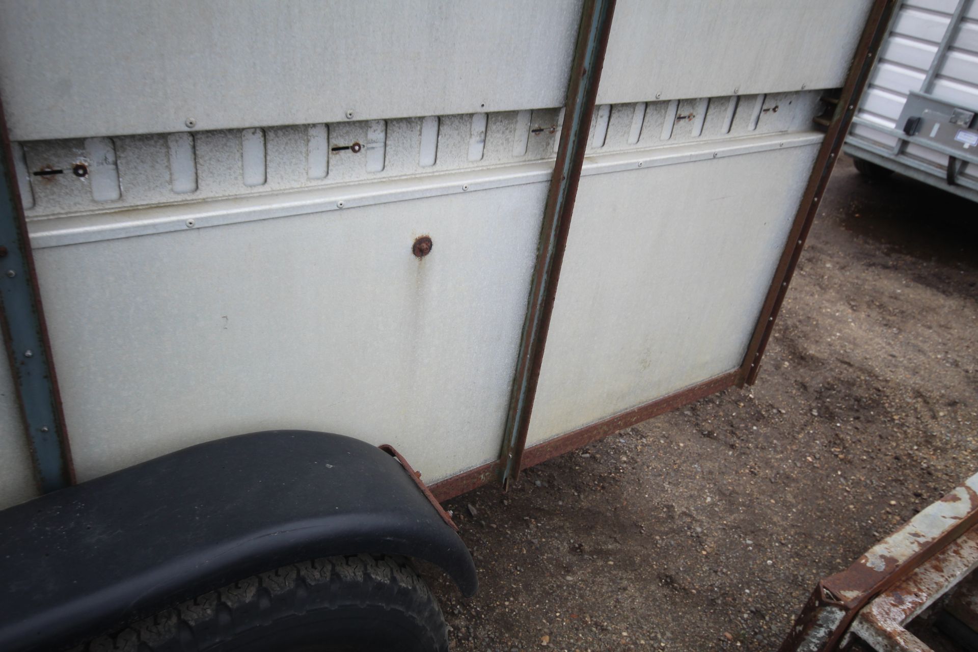 Twin axle livestock trailer. - Image 30 of 38