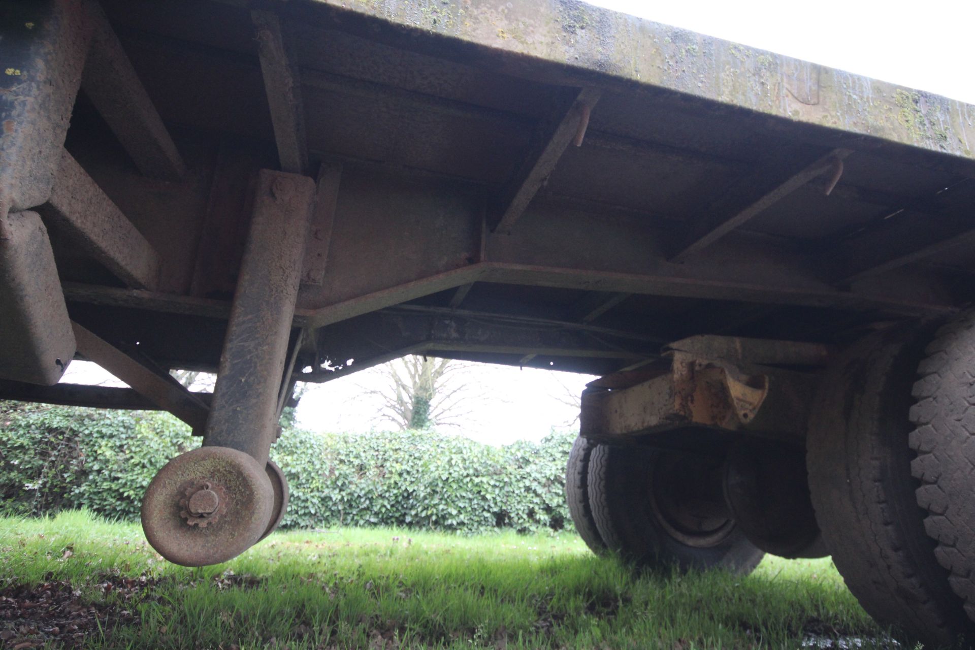 40ft twin axle straw trailer. With dolly and metal floor. V - Image 39 of 42