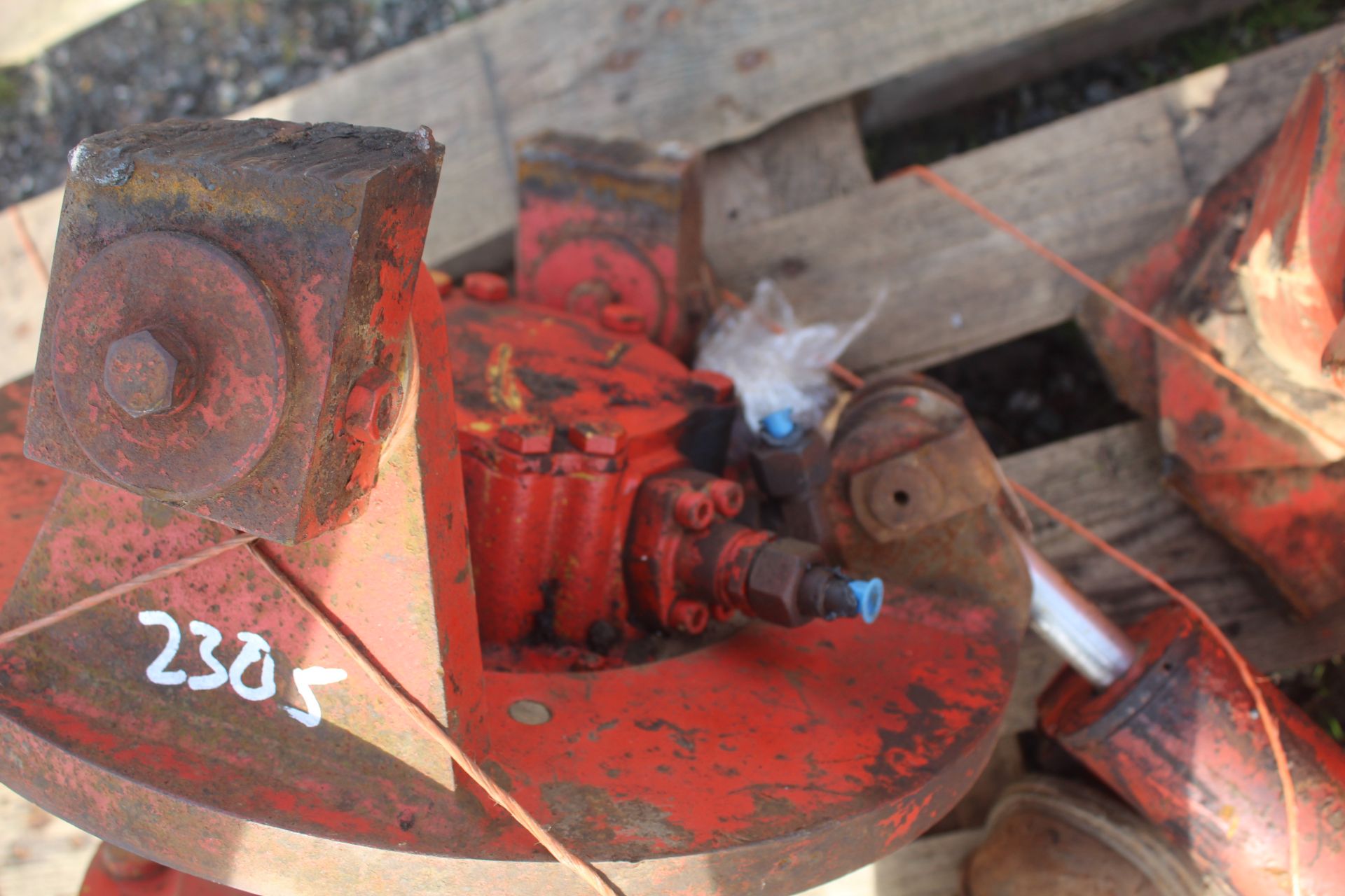 Pair of Grimme Hydraulic wheel motors. V - Image 3 of 7
