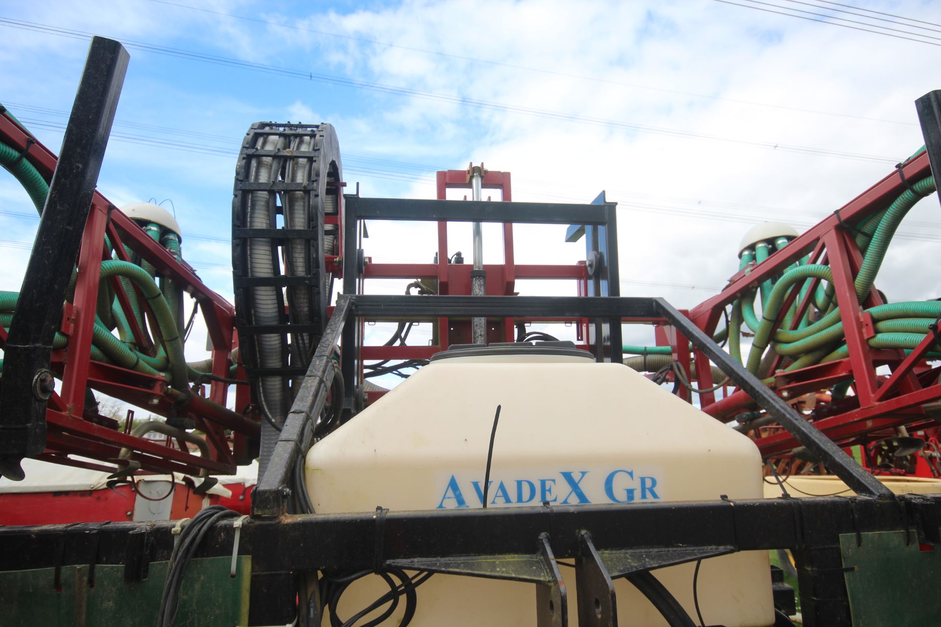 18m mounted Avadex applicator. With sections to increase to 22m and Techneat heavy duty fan which - Image 14 of 32