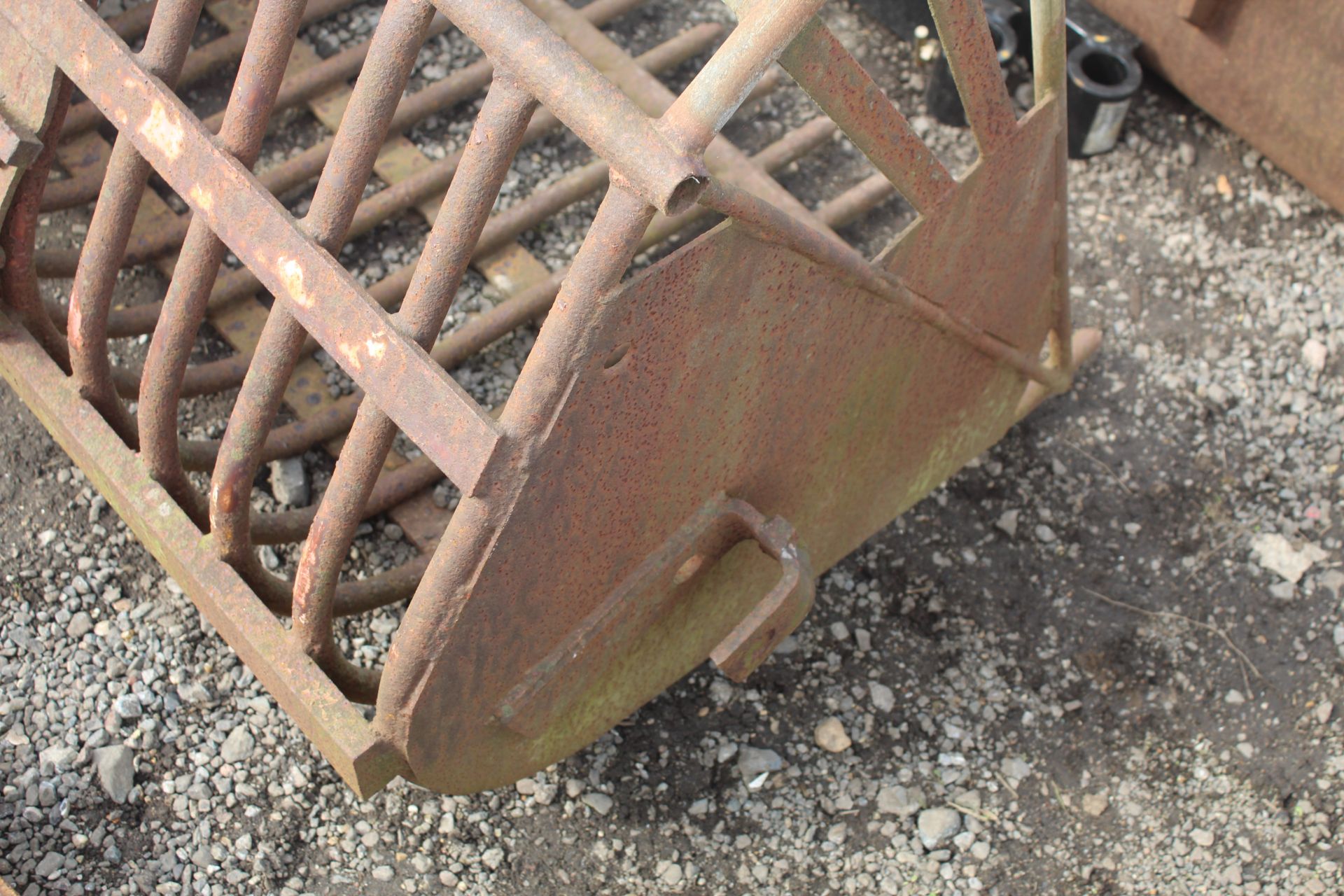 Vintage MF loader beet bucket. V - Image 5 of 6