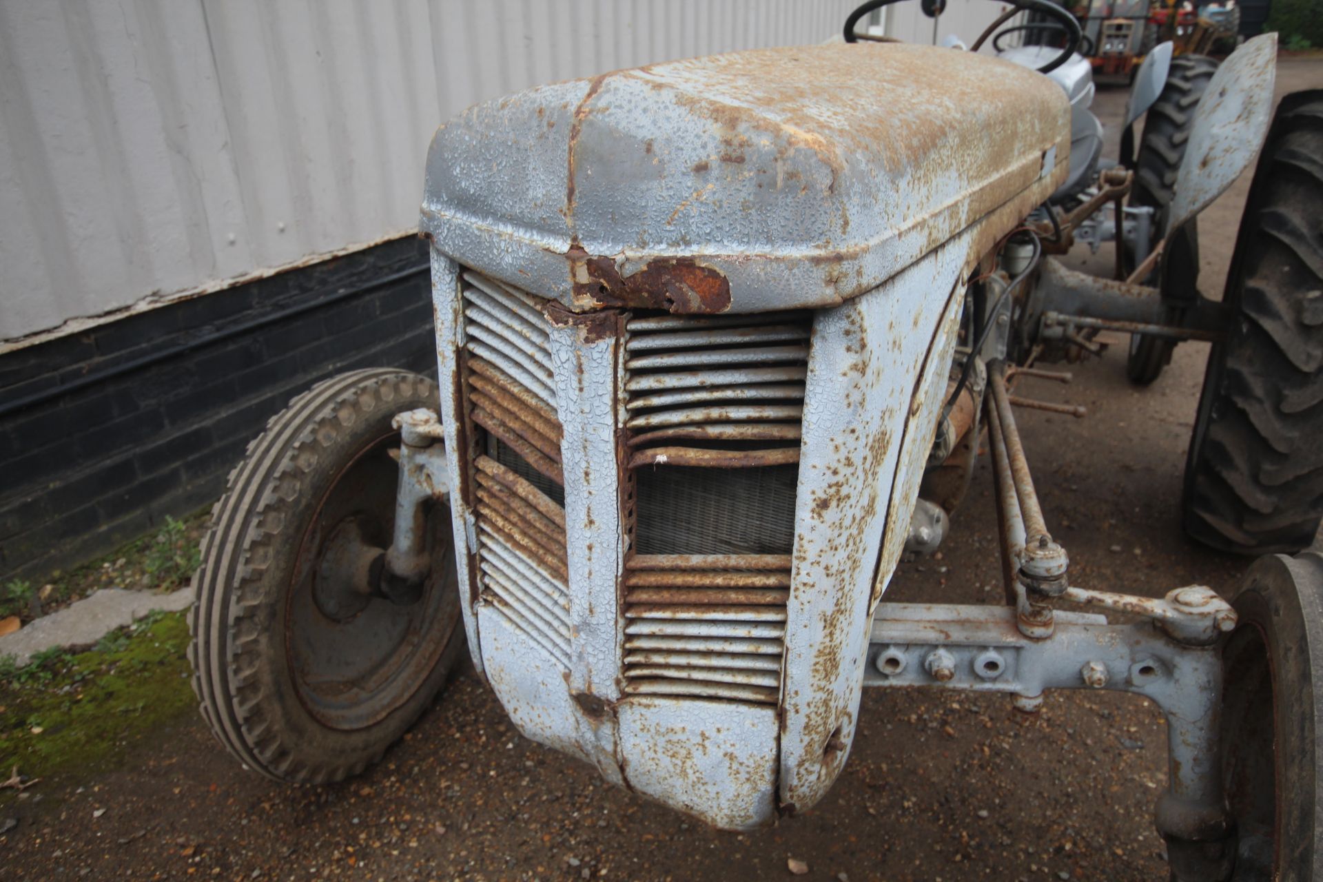 Ferguson TED 20 Petrol/ TVO 2WD tractor. 1953. Serial number 201176. Key held. V - Bild 5 aus 45