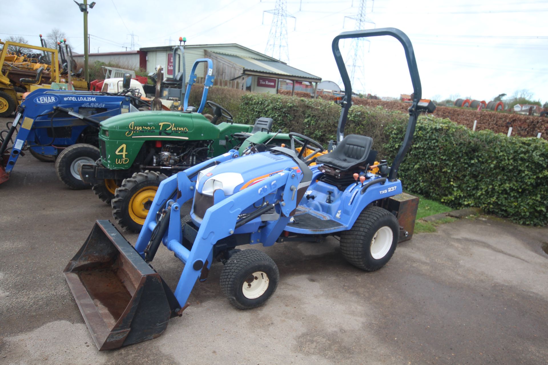 Iseki TGX237 4WD hydrostatic compact tractor. 2010. 605 hours. 26x12.00-12 rear turf wheels and