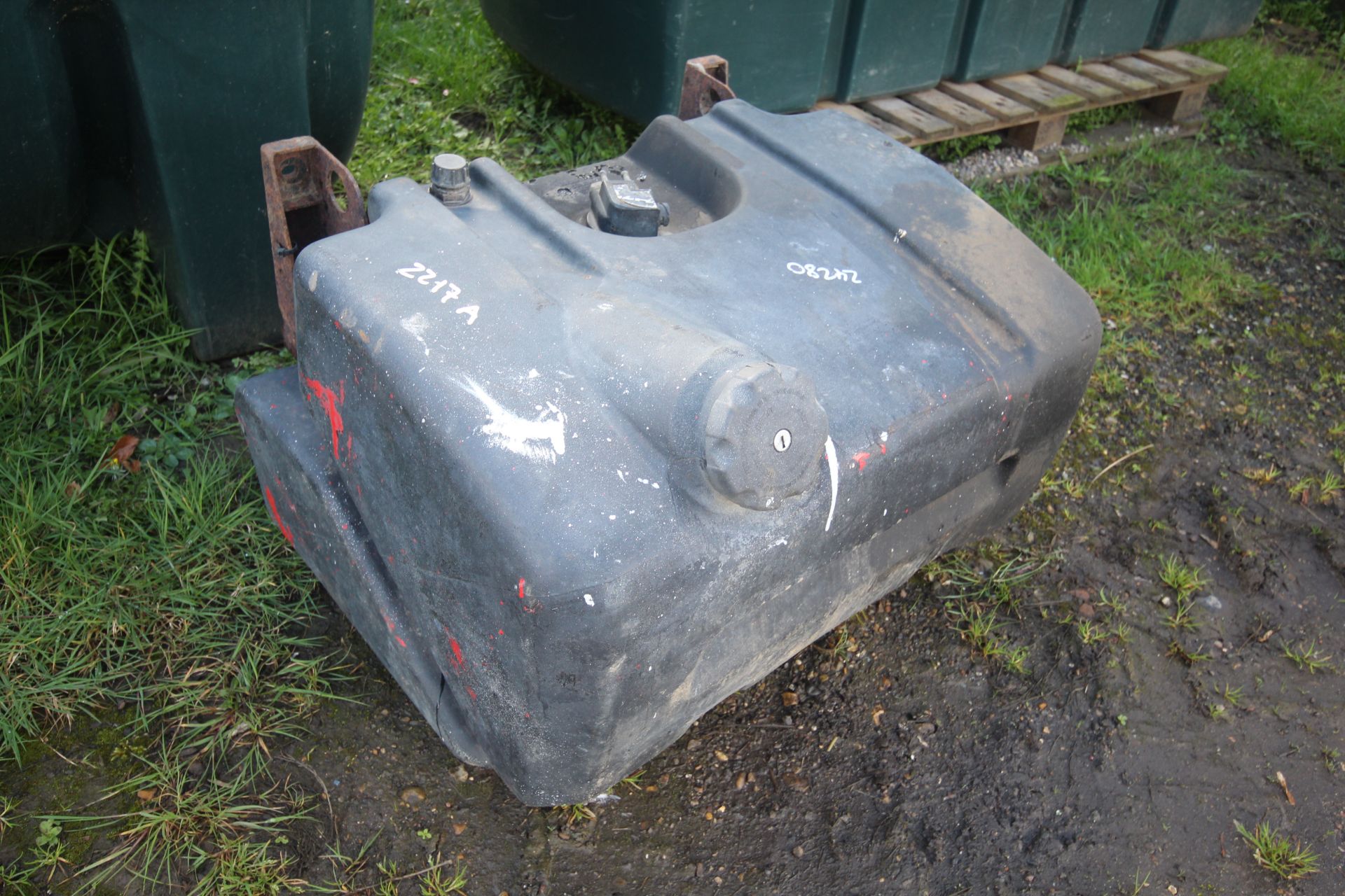 250L plastic fuel tank. - Image 2 of 2