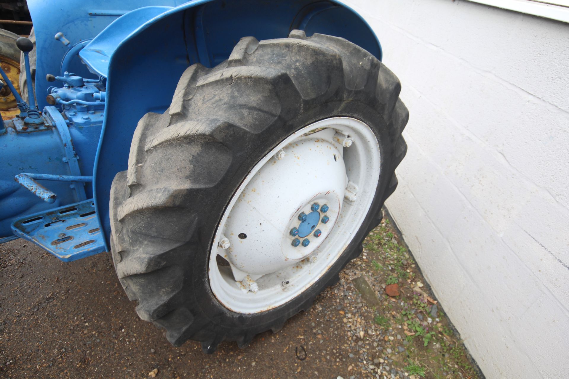 Fordson Dexta 2WD tractor. Registration 4101 PW. Date of first registration 02/02/1962. Key, V5 - Image 15 of 51