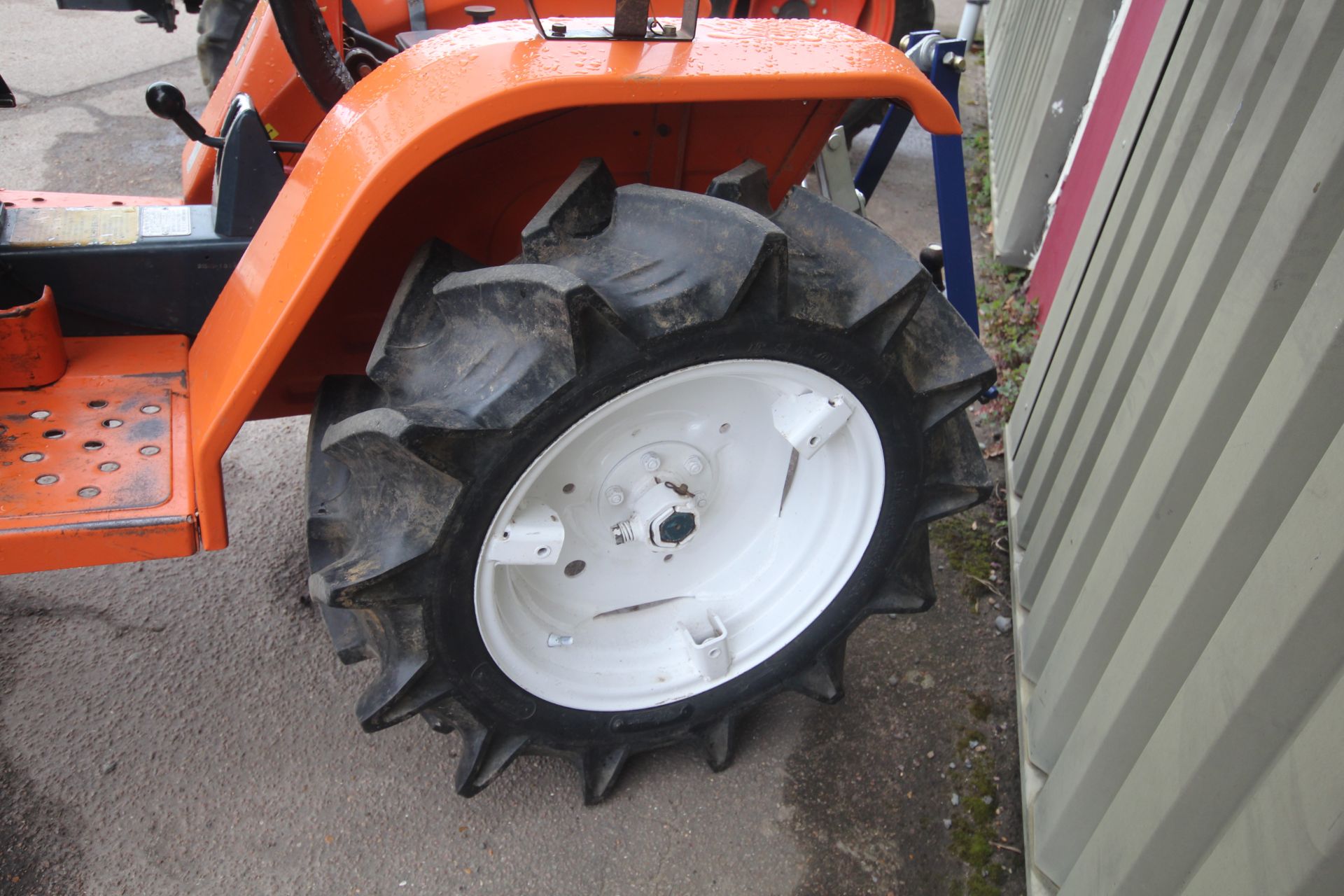 Kubota ZB1500 2WD compact tractor. 896 hours. 8-18 rear wheels and tyres @ 90%. - Image 23 of 31