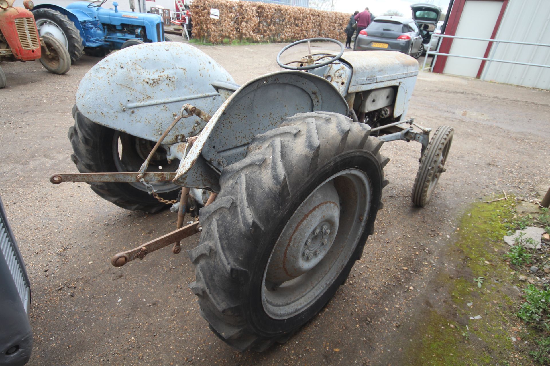 Ferguson TED 20 Petrol/ TVO 2WD tractor. 1953. Serial number 201176. Key held. V - Bild 3 aus 45