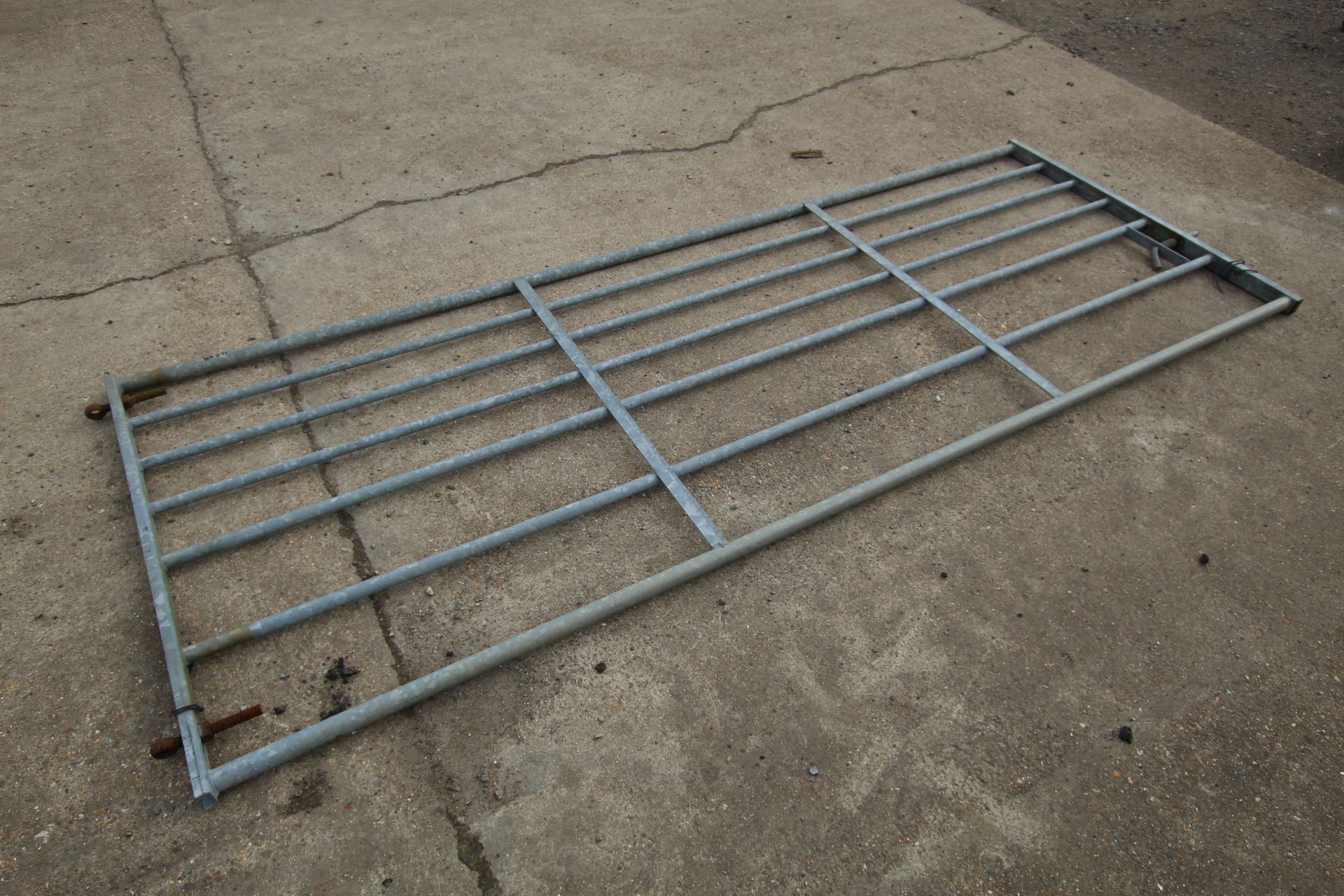 10ft galvanised gate. - Image 5 of 5