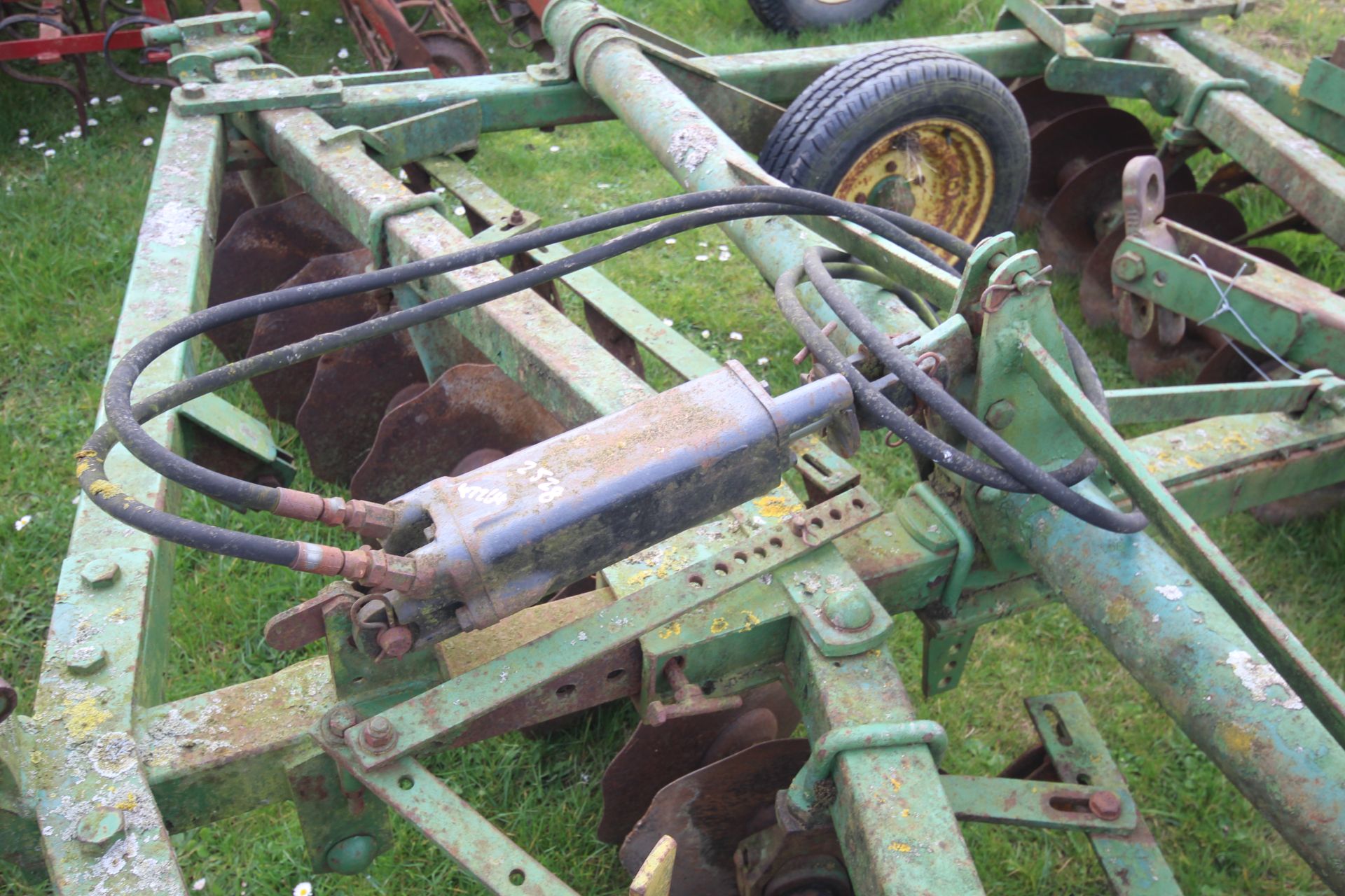 John Deere 3.5m trailed discs. For sale due to retirement. V - Image 4 of 15
