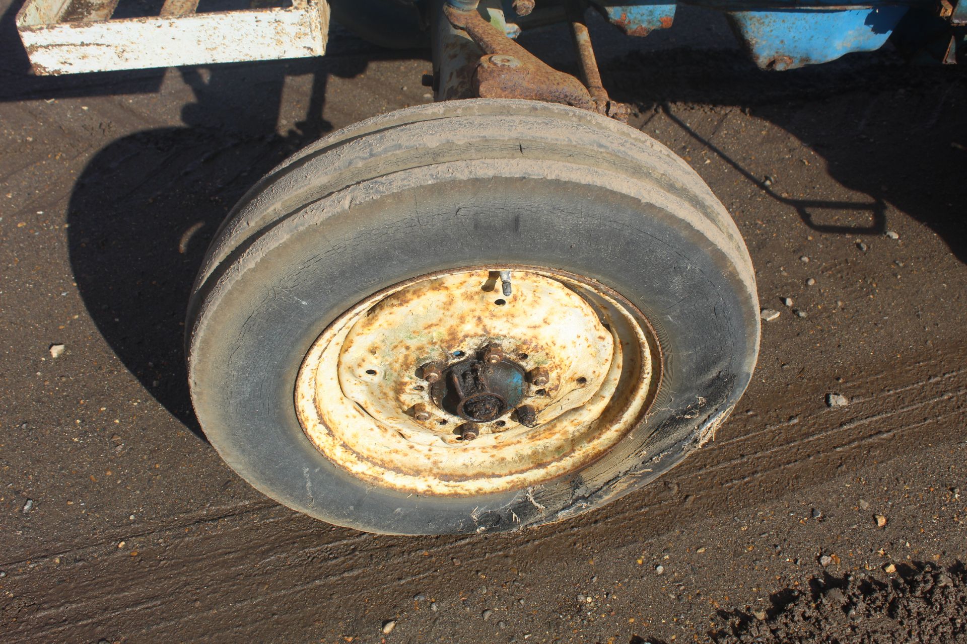 Ford 4600 2WD tractor. Registration MPV 963P. Date of first registration 01/03/1976. Serial number - Image 9 of 42