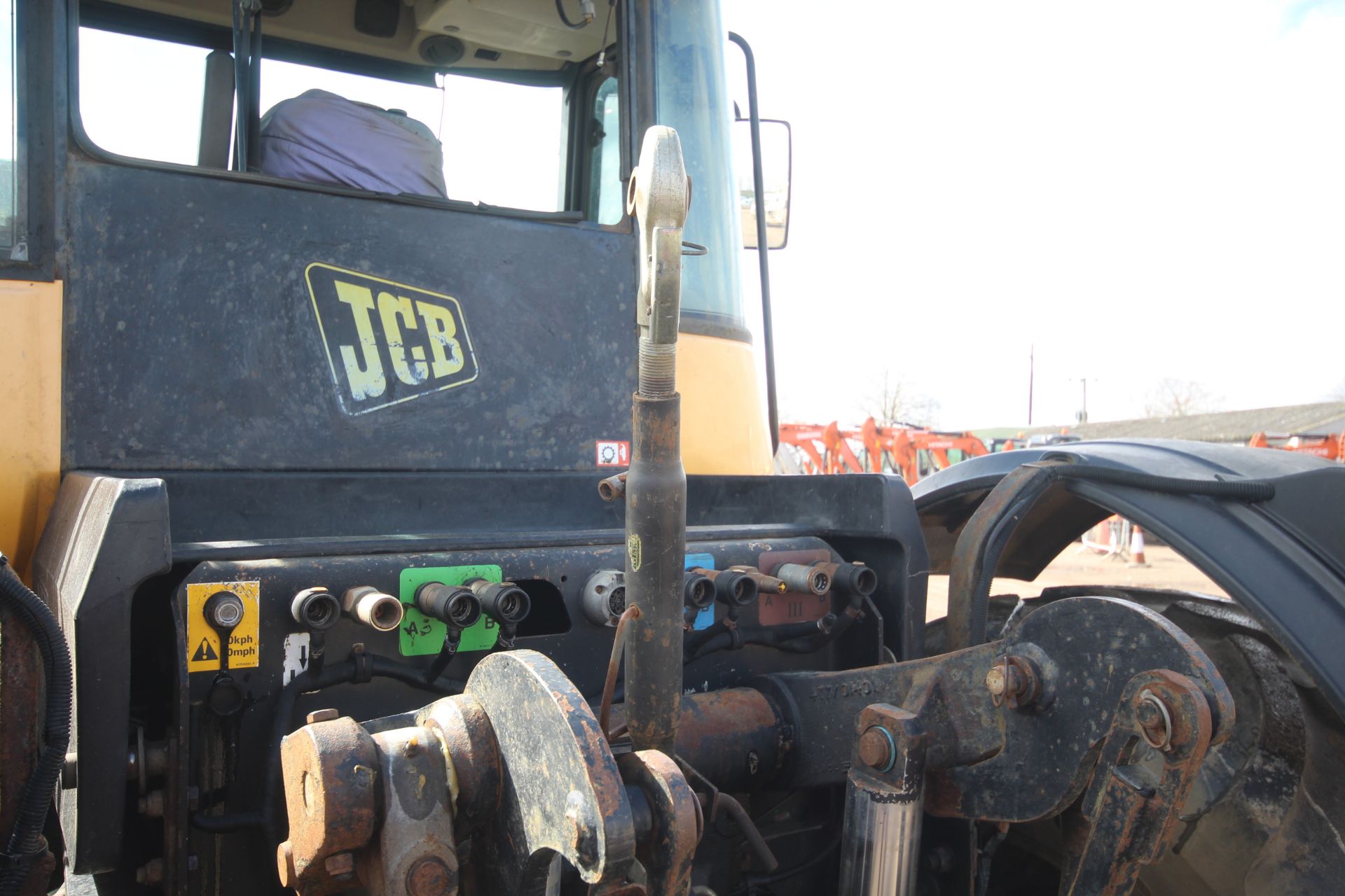 JCB Fastrac 3185 Autoshift 4WD tractor. Registration X642 AHT. Date of first registration 04/09/ - Image 28 of 71