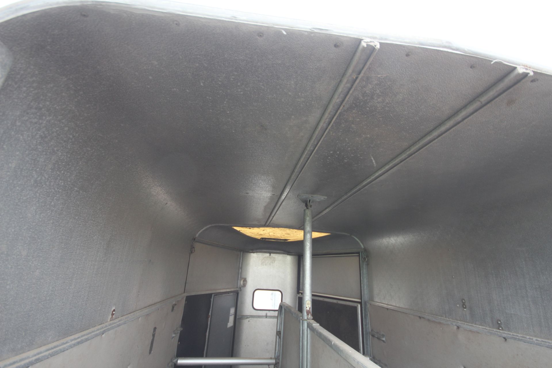 Ifor Williams 505 two horse twin axle horsebox. Recent new floor fitted by main dealer. - Bild 29 aus 44
