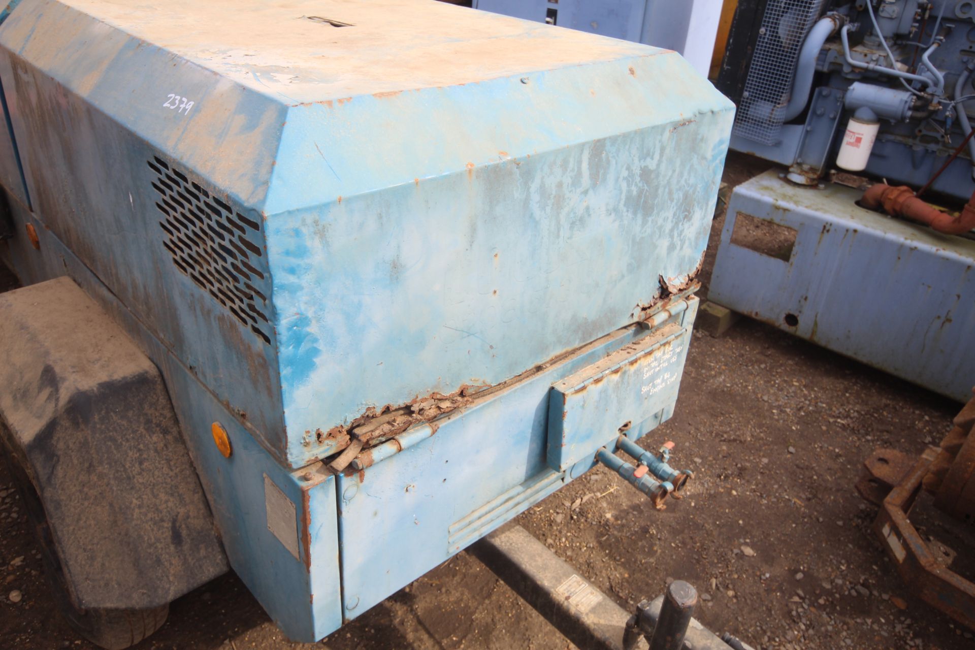 ** Online Video Available ** Lowery road tow compressor. Vendor reports running recently. - Bild 3 aus 19