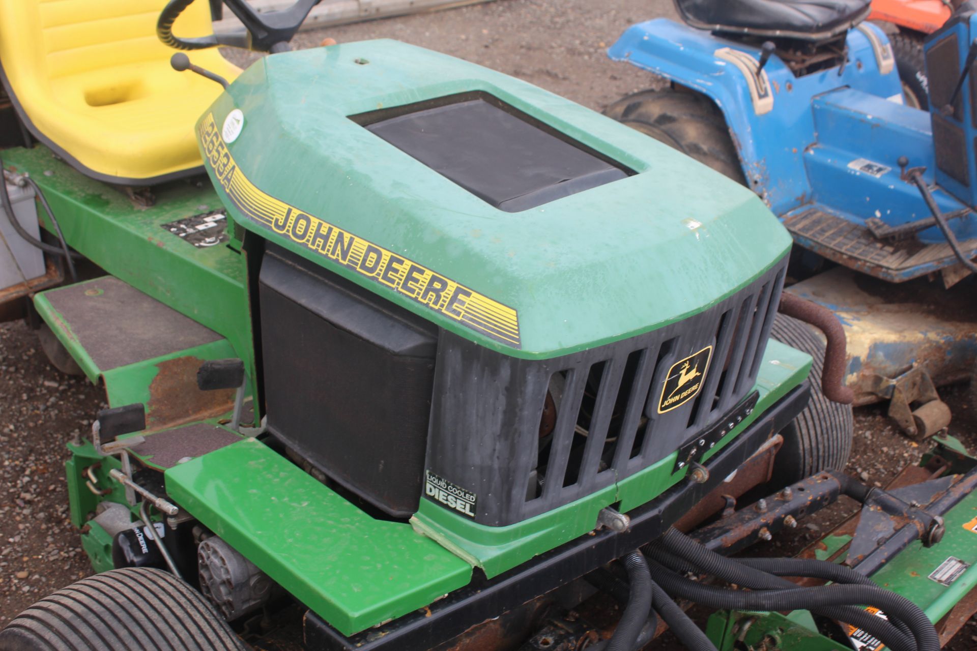 John Deere 2653A hydrostatic diesel triple gang fine-cut ride-on mower. Key held. V - Image 12 of 25