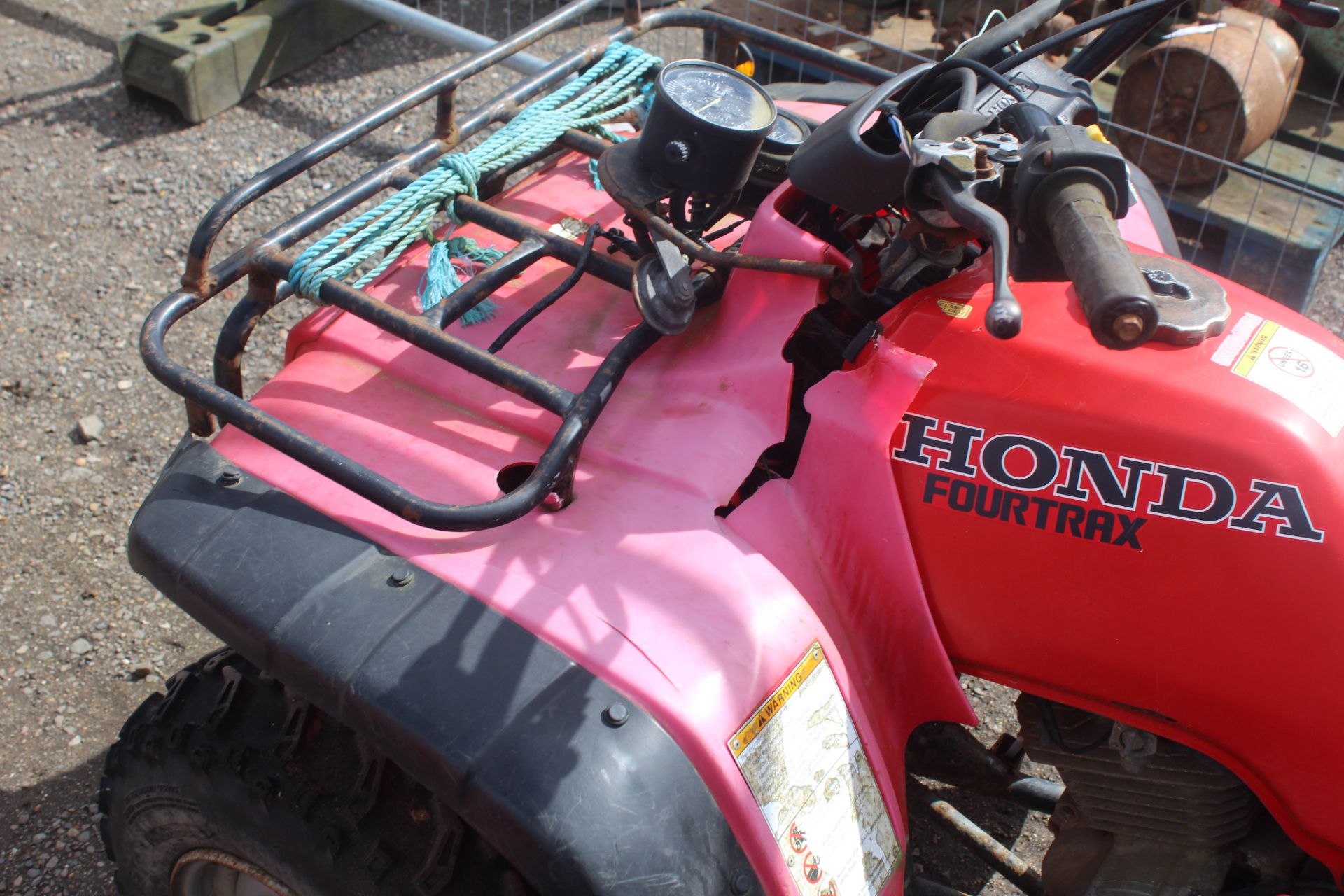 Honda Fourtrax 2WD quad bike. For spares or repair. V - Image 6 of 18