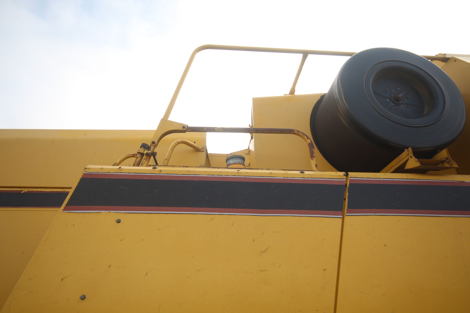 New Holland TX65 5 straw walker combine harvester. Registration N887 SKS. Date of first registration - Image 59 of 163