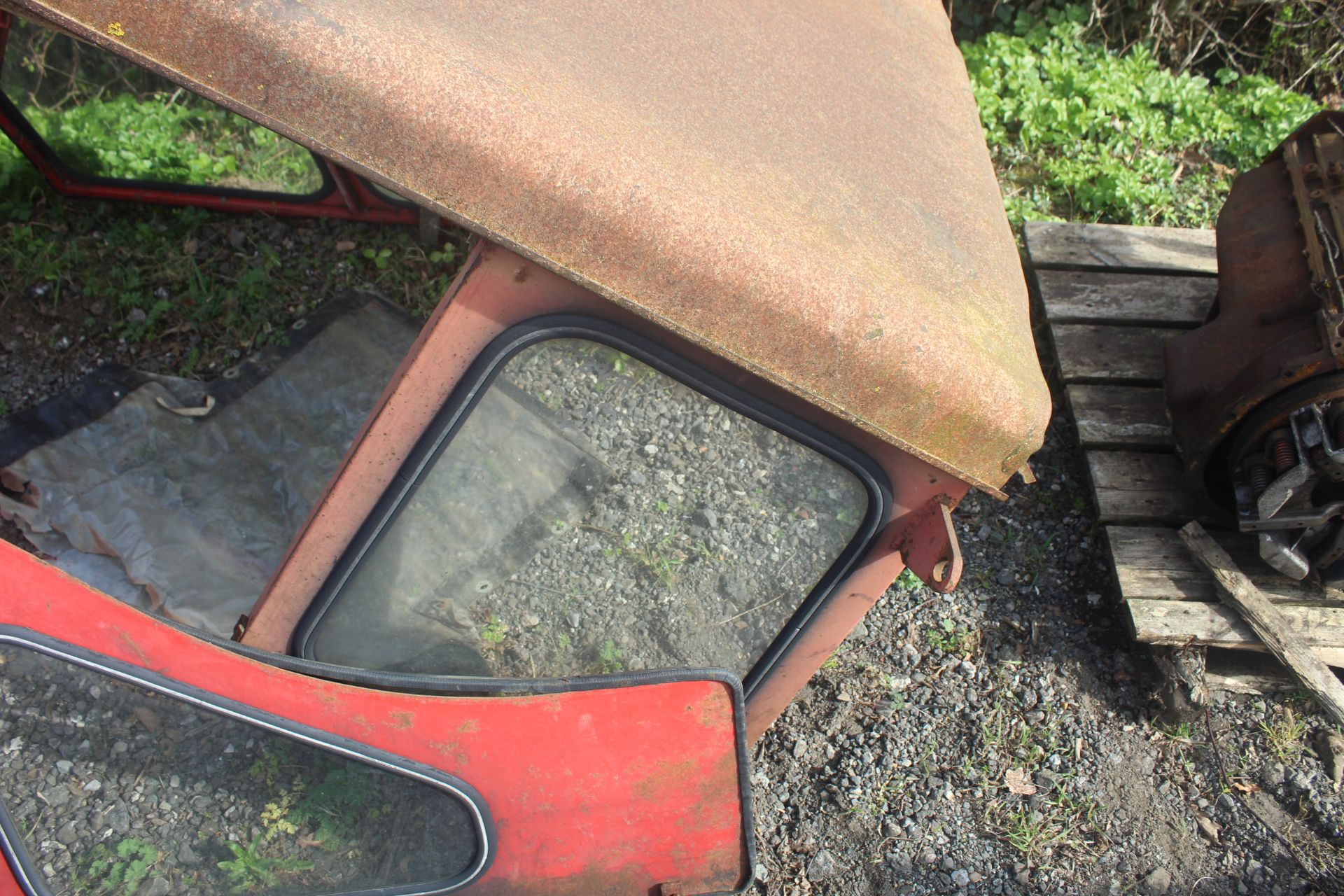 Massey Ferguson 240 cab and mudguards. - Image 5 of 16