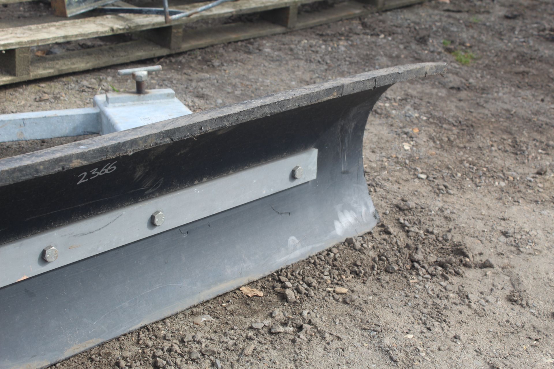 Snow plough/ grader blade to fit pallet tines. V - Bild 3 aus 7