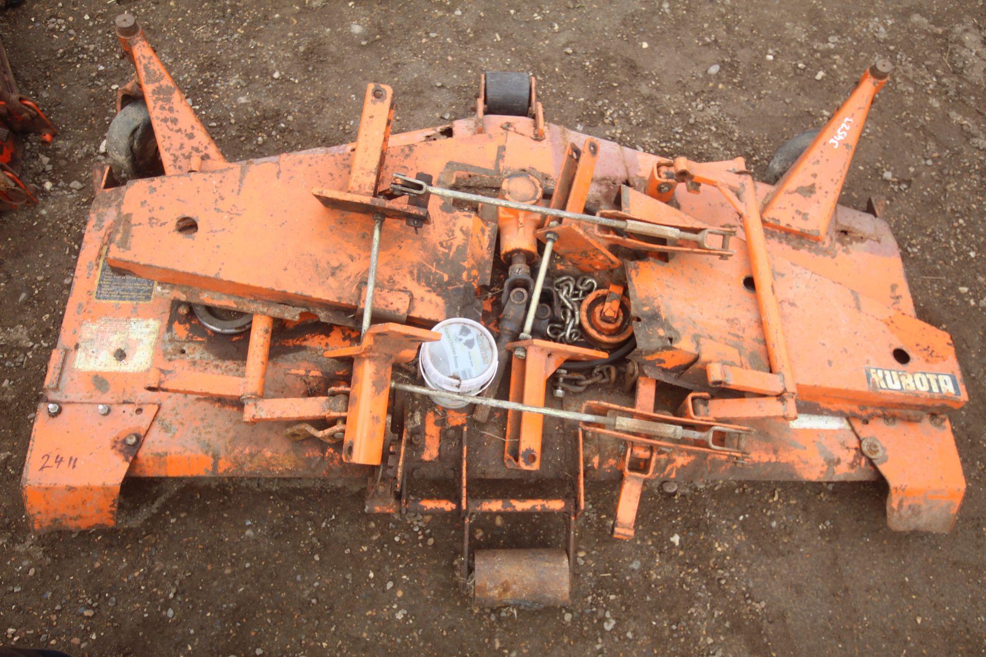 Kubota 7100 5ft mid mounted mower deck and brackets. - Image 6 of 7