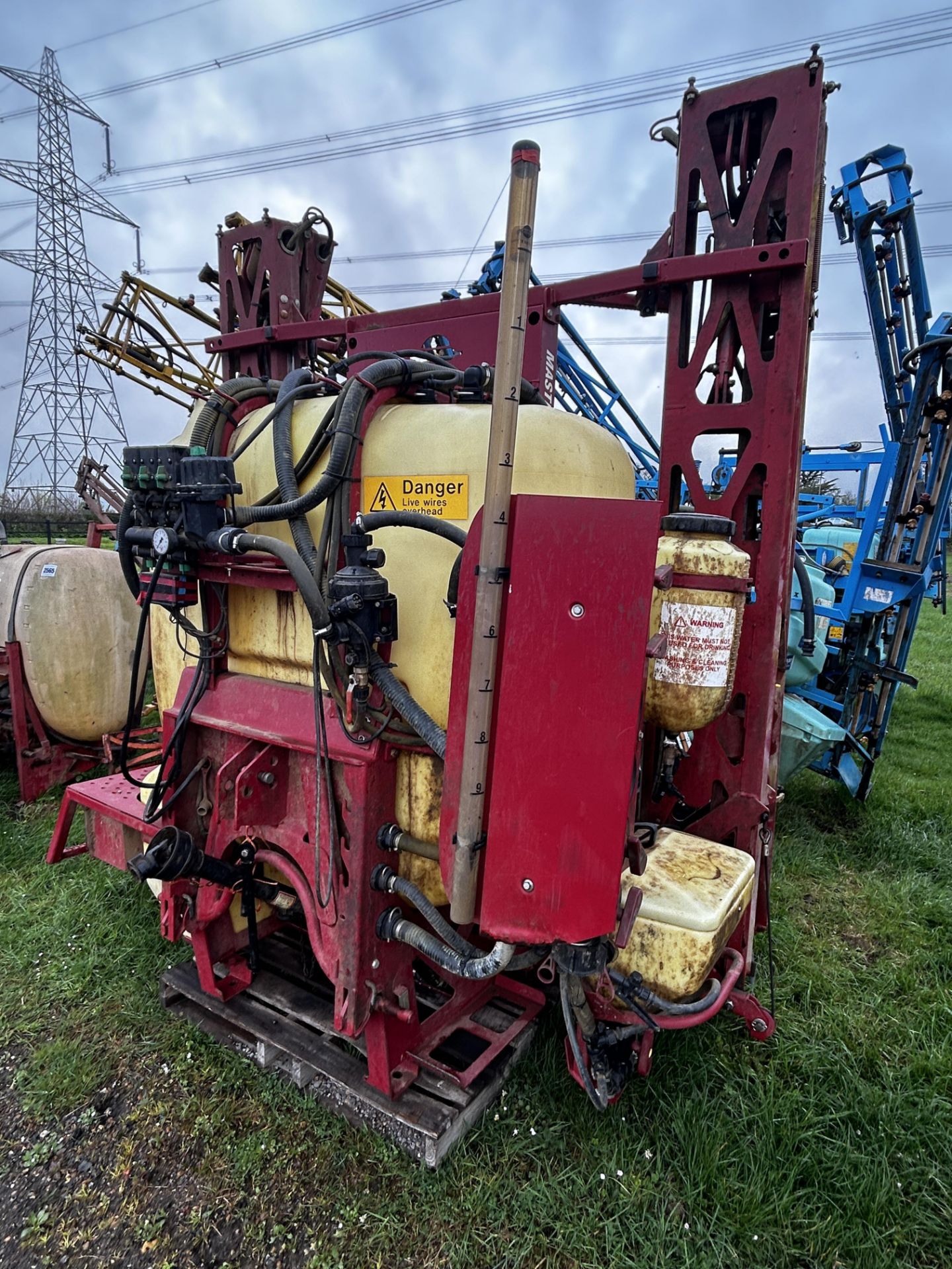 **UPDATED PHOTOGRAPHS** Hardi 12m hydraulic folding sprayer. Owned from new. For sale due to - Bild 4 aus 4