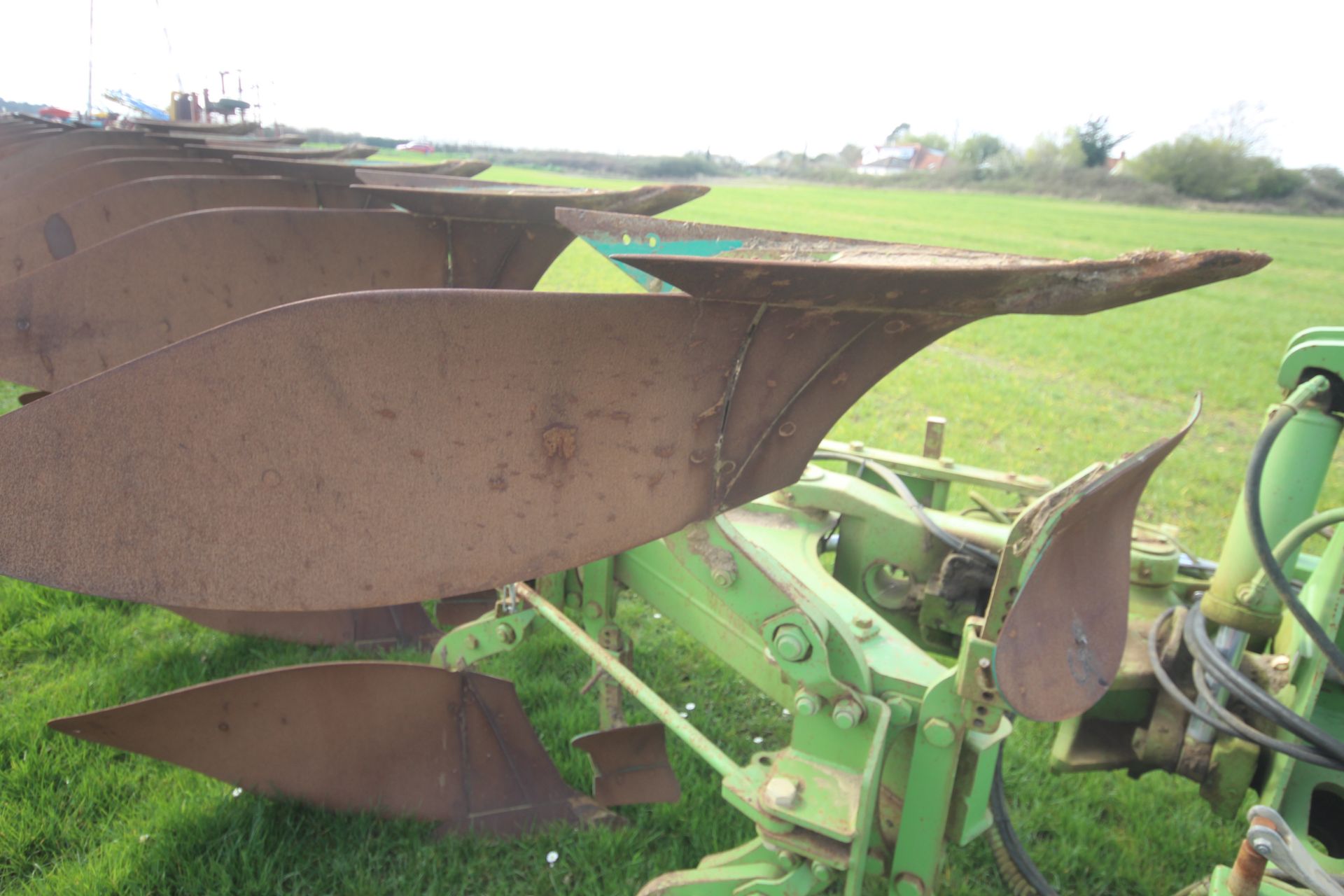 Dowdeswell 140 MA 5+1F reversible plough. With hydraulic press arm. Refurbished by Agri-Hire 2019. - Image 6 of 25