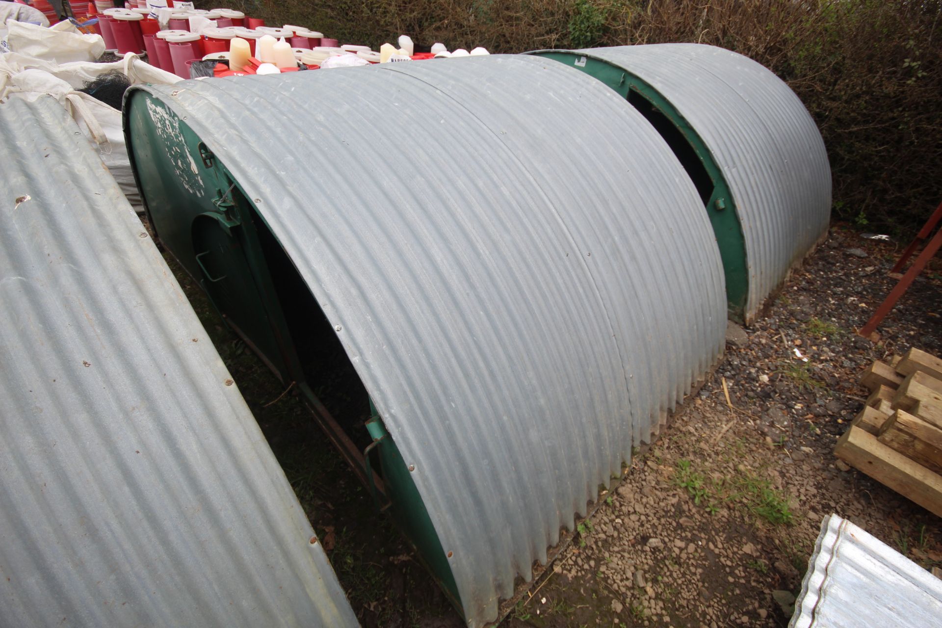 Small insulated pig ark.