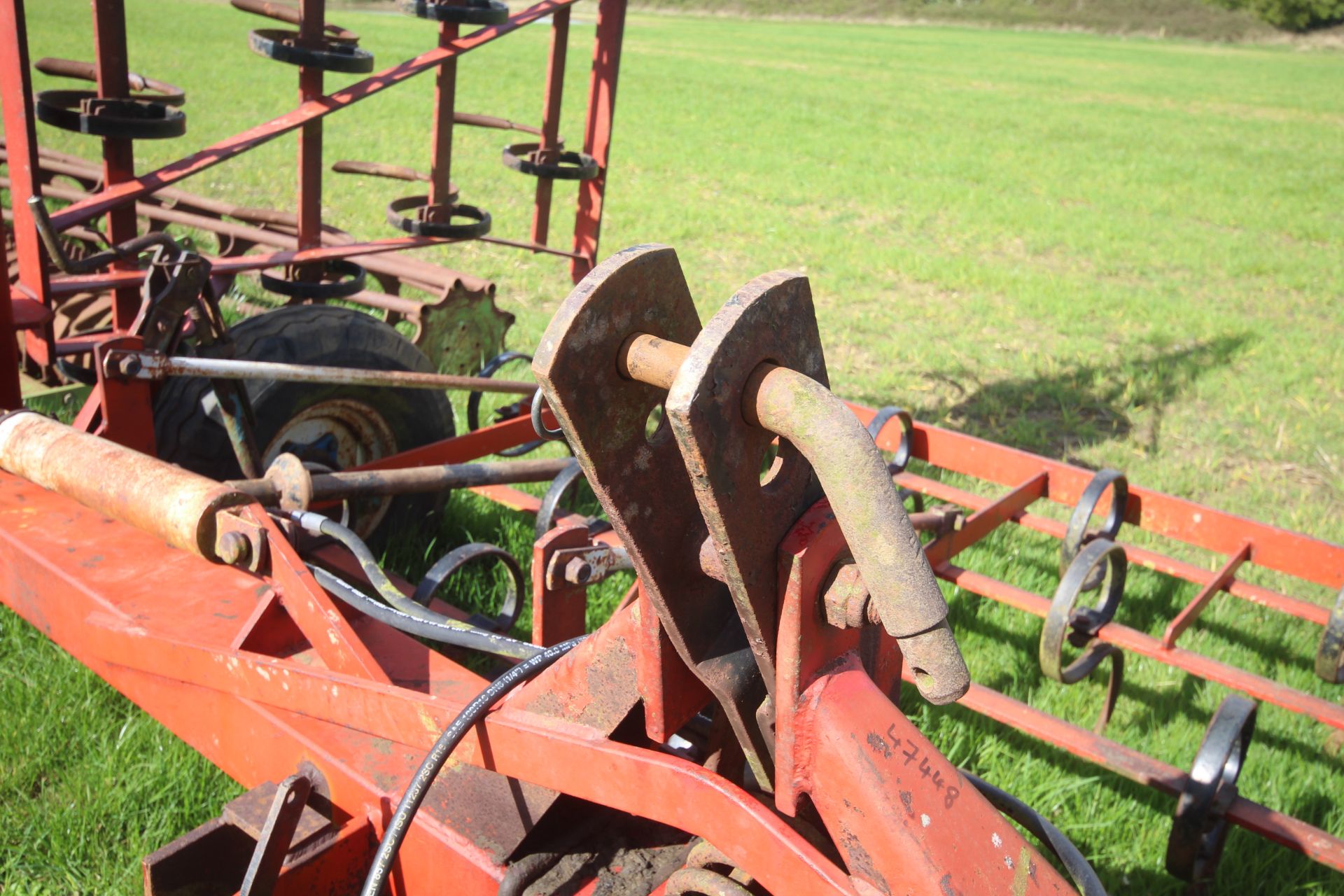 Large set of hydraulic folding spring tines. Owned from new. From a local Deceased estate. - Bild 6 aus 17