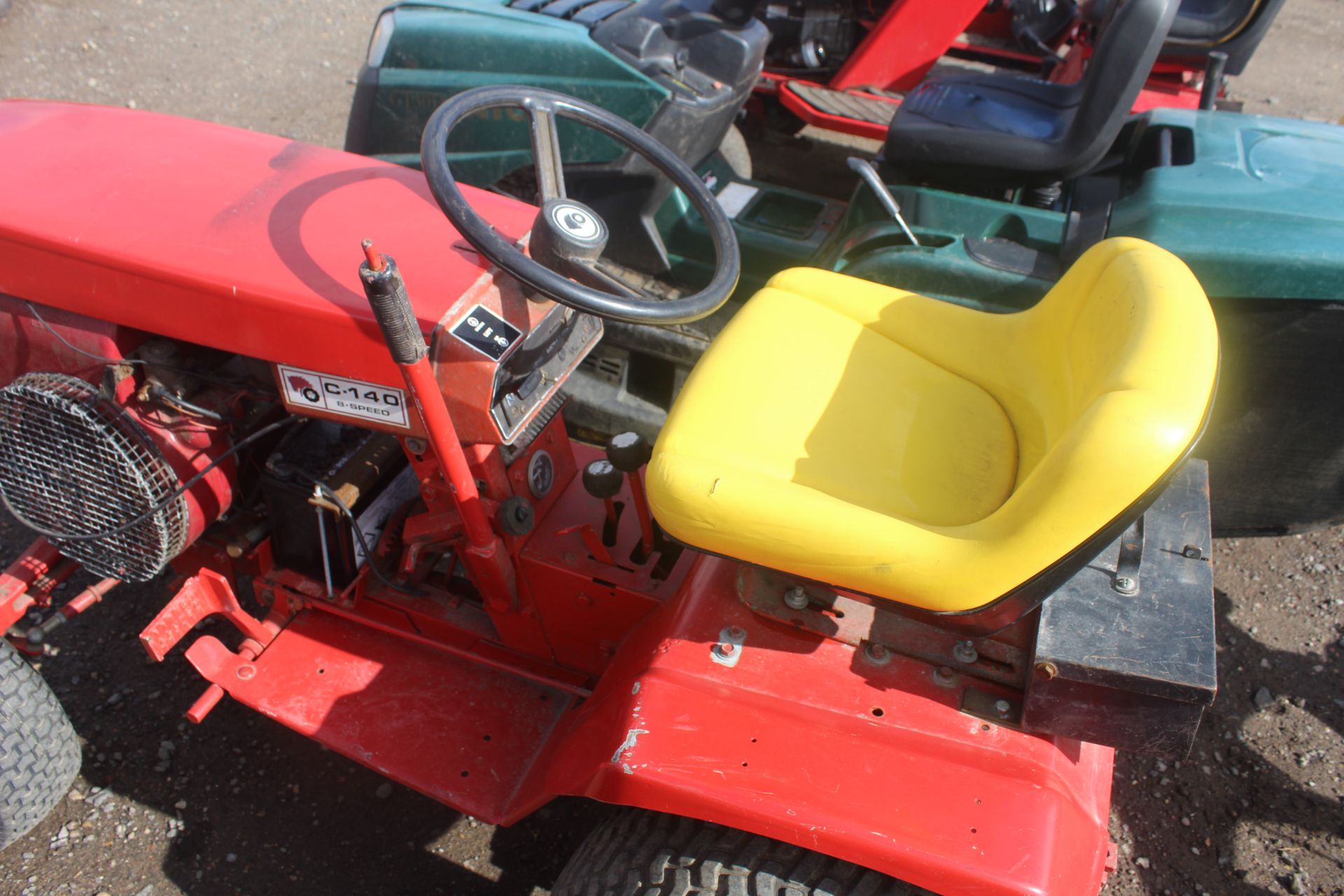 Wheel Horse garden tractor. Key held - Image 14 of 18