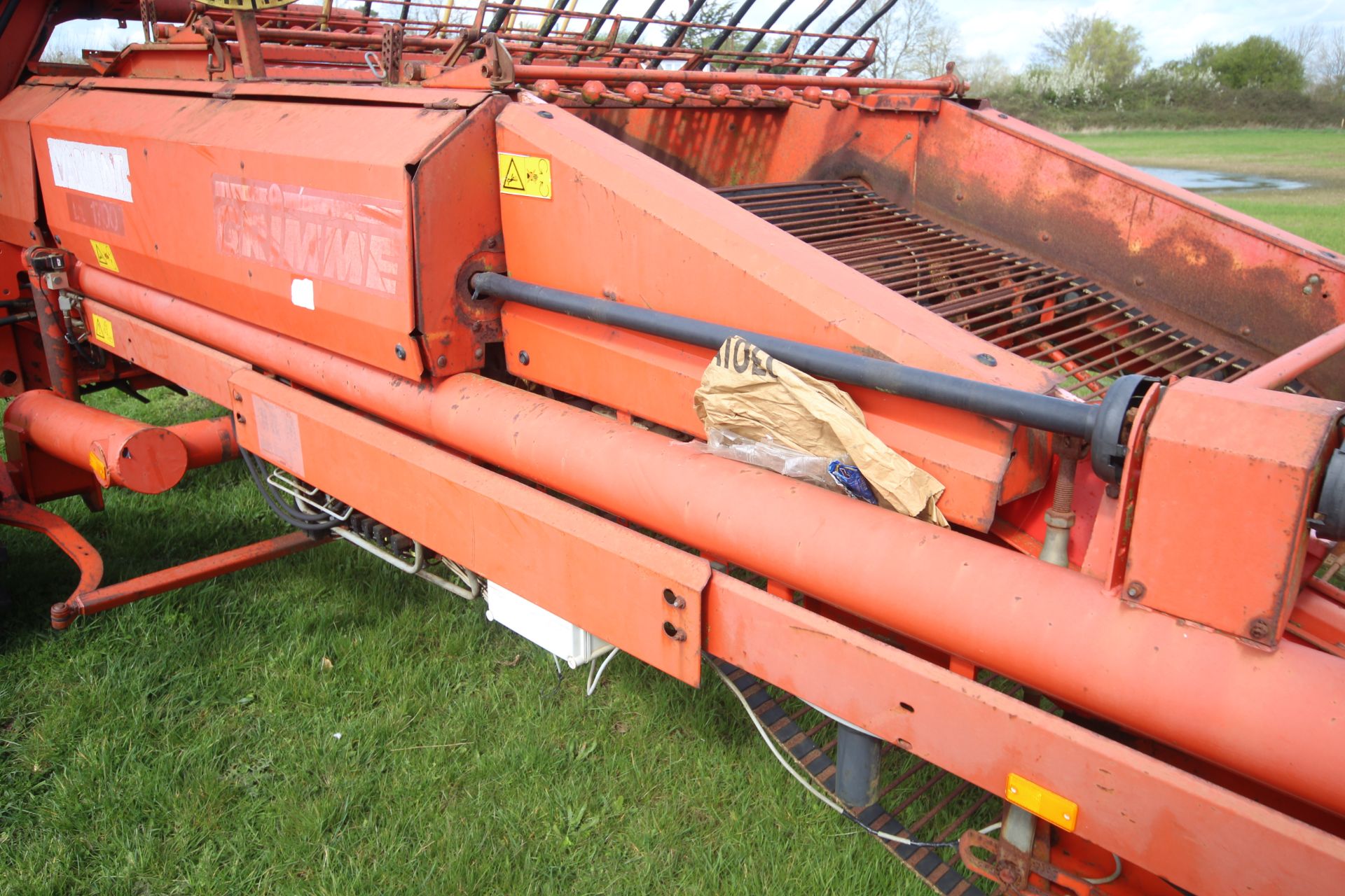 Grimme DL1700 Variant carrot/ onion harvester. With star cleaners. Control Box held. V - Image 13 of 61