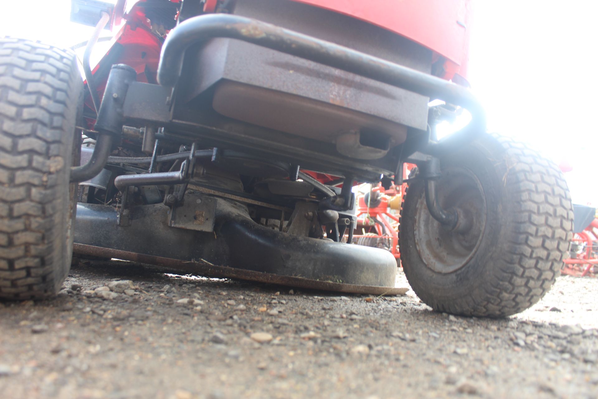 Honda Hydrostatic 2113 ride on mower. For spares or repair. Key held. - Image 6 of 20