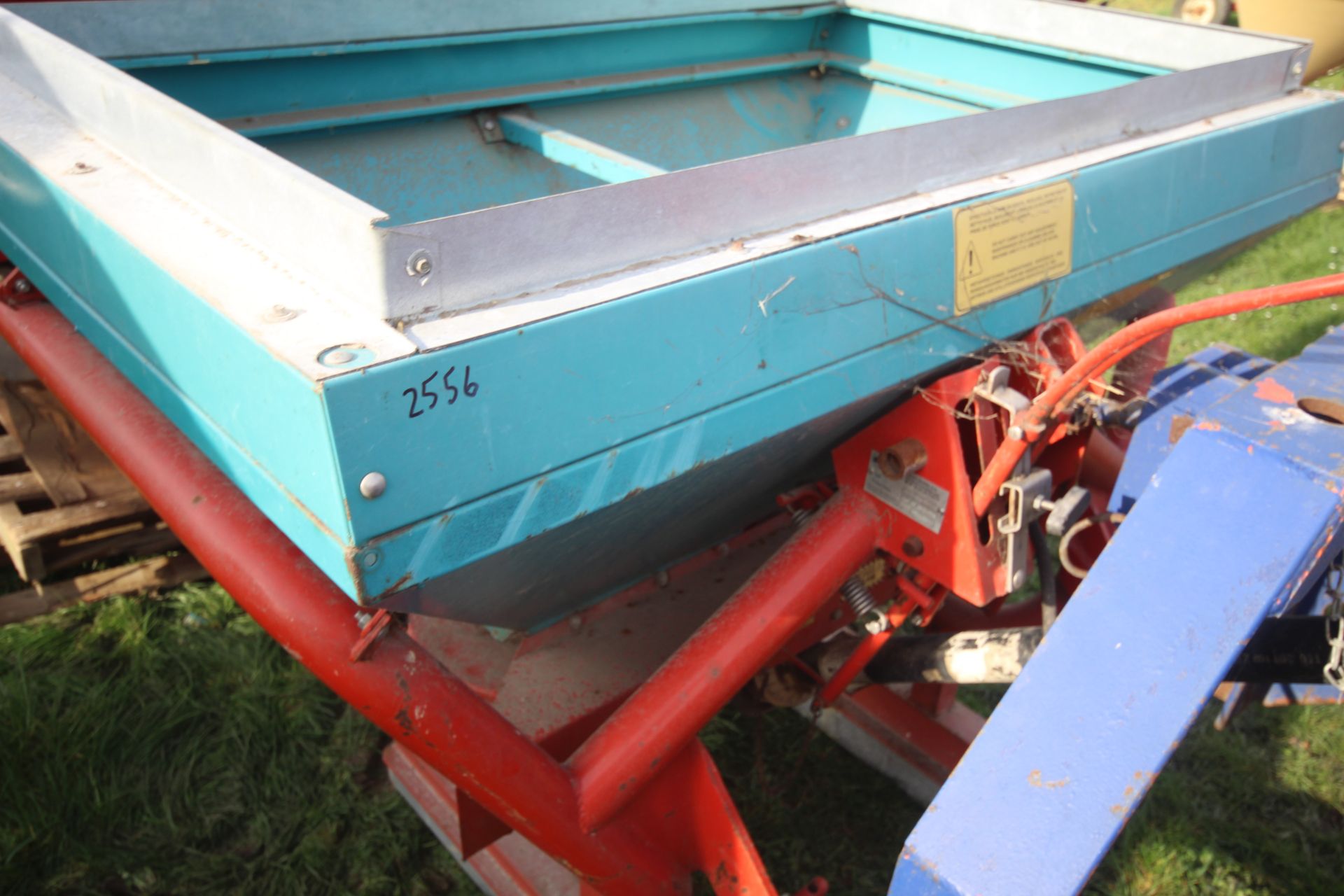 Reco Sulky DR650 twin disc fertiliser spreader. V - Image 13 of 14