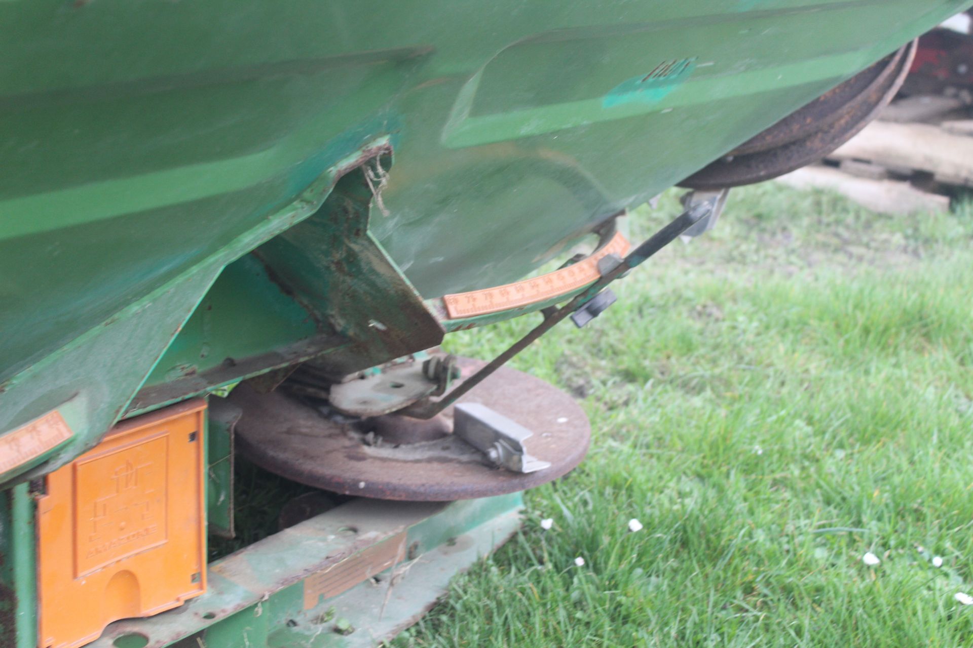 Amazone ZA-U 1001 twin disc fertiliser spreader. For sale due to retirement. V - Image 9 of 14