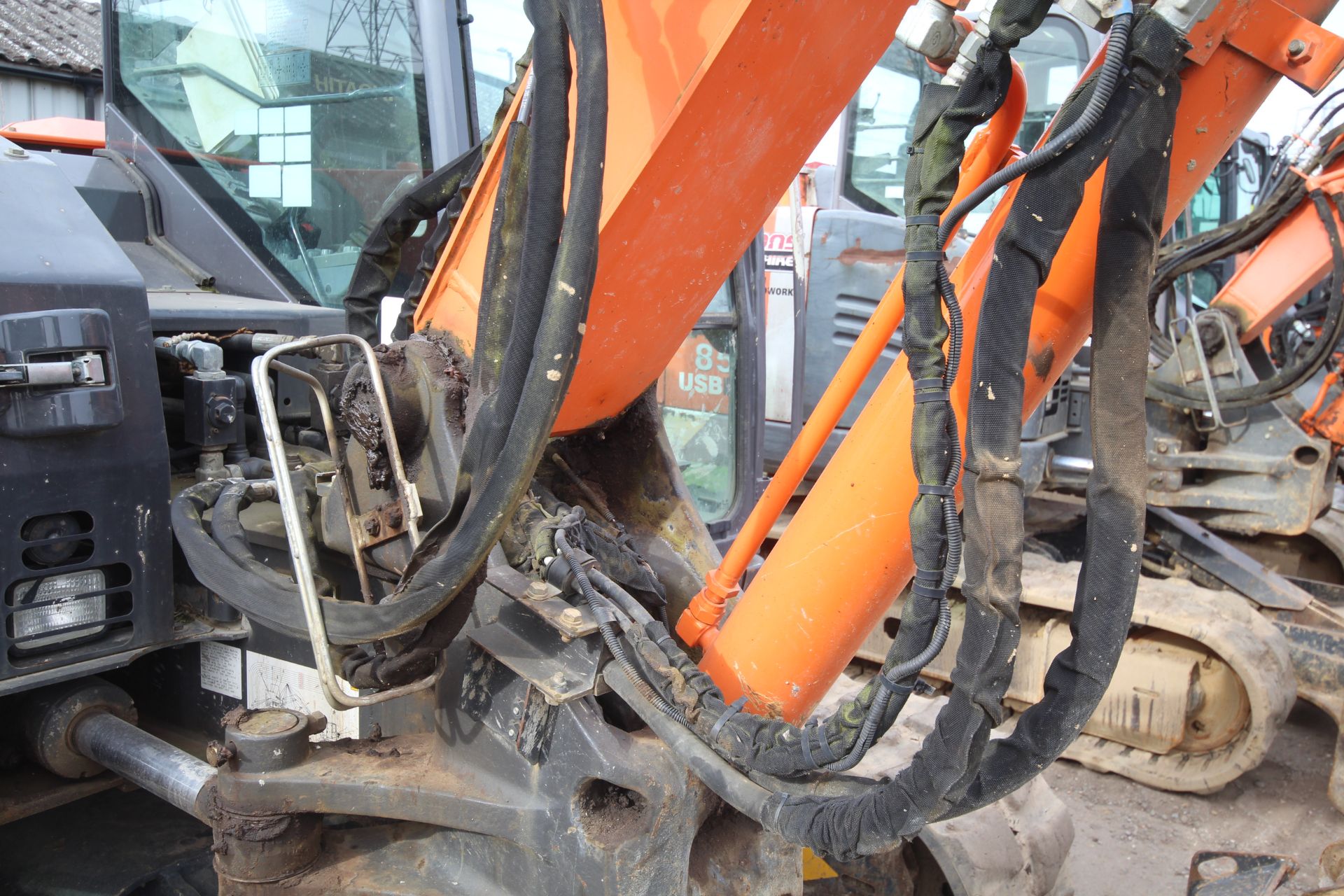 Hitachi Z-Axis 85-USB-5A 8.5T rubber track excavator. 2016. 4,704 hours. Serial number HCM DEE50K - Image 14 of 75