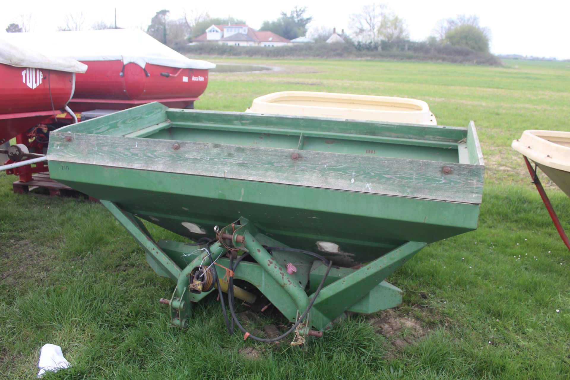 Amazone ZA-U 1001 twin disc fertiliser spreader. For sale due to retirement. V