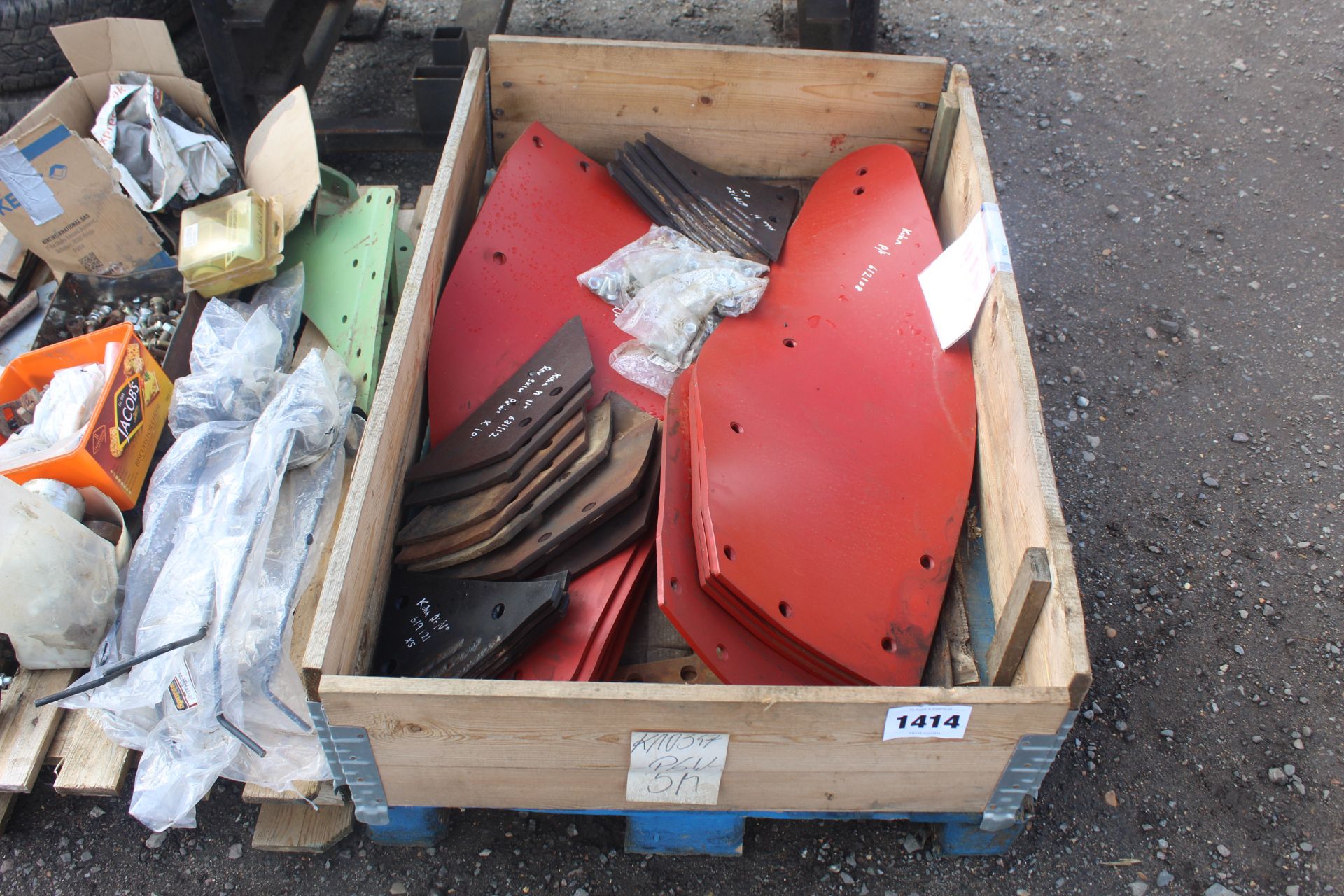 Quantity of unused Kuhn Plough parts. To include 5 pairs of H4 Mouldboards, 5 pairs of Cutters, 5