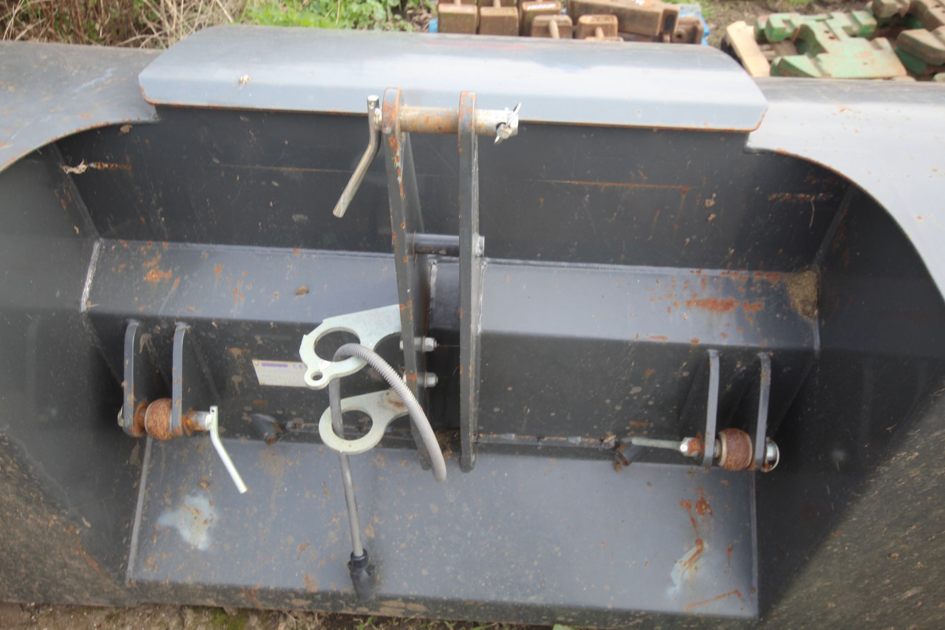 Sumo 2,500kg front linkage weight block. With toolbox. Serial number AE147. V - Image 4 of 15