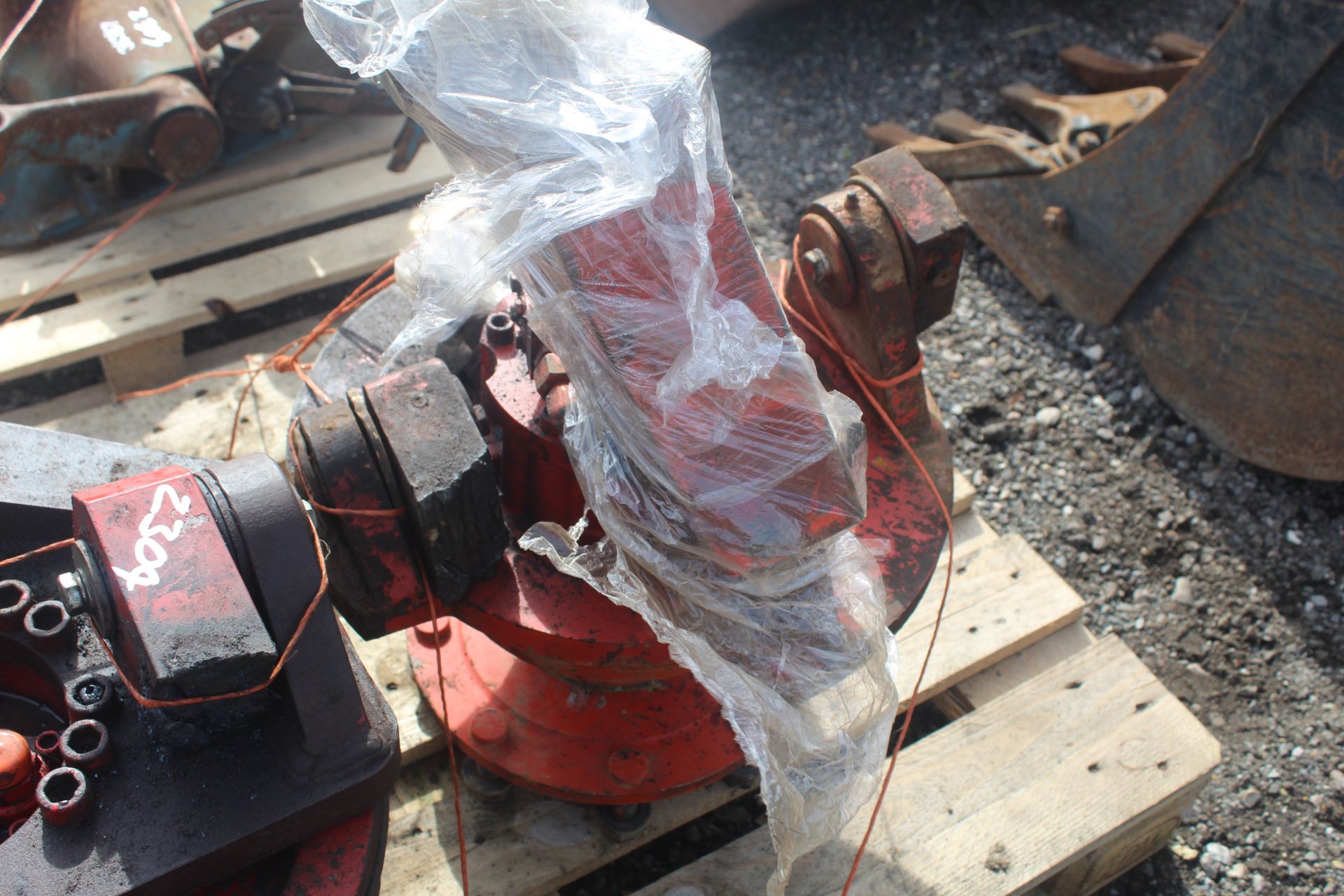 Pair of Grimme Hydraulic wheel motors. V - Image 7 of 7