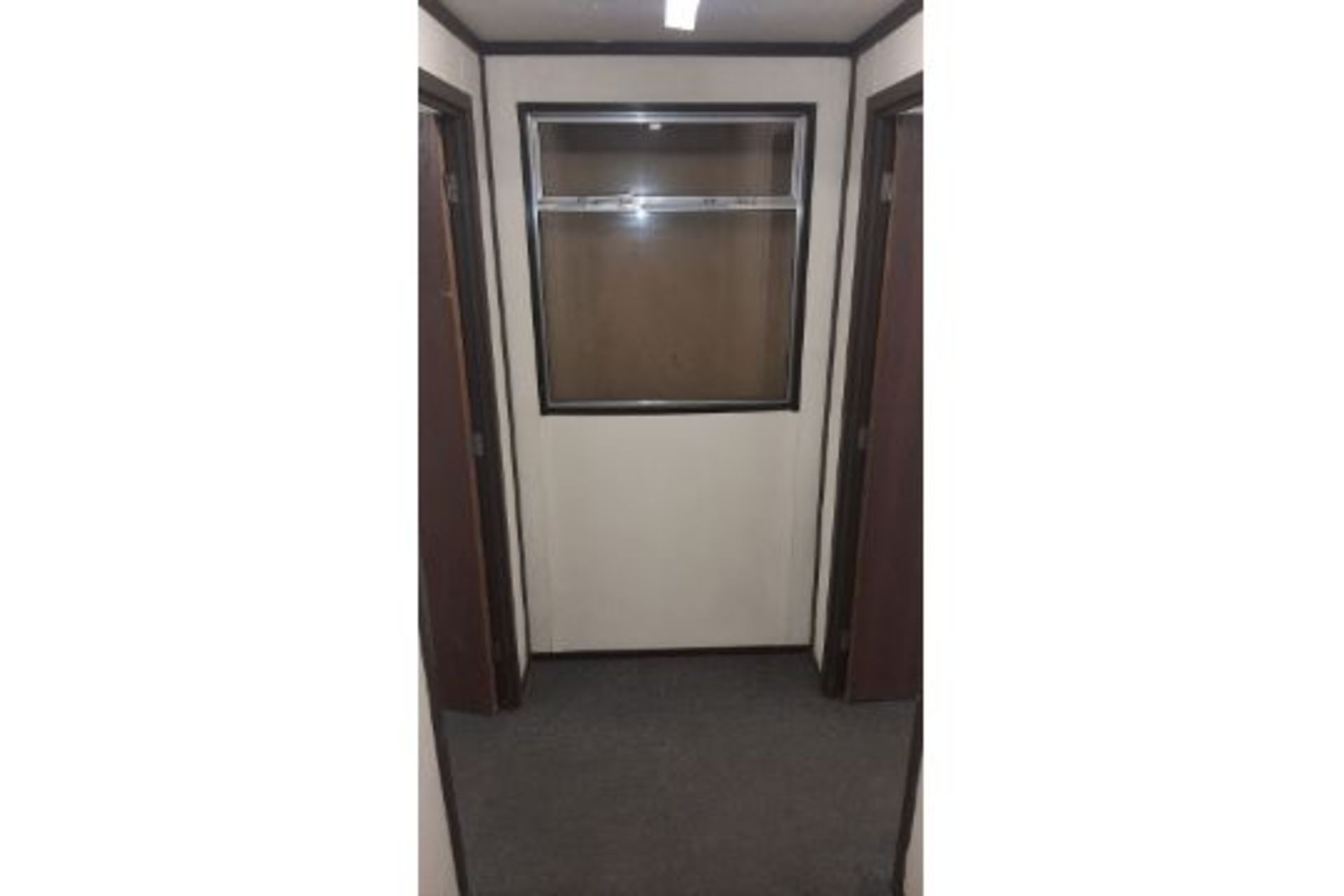 10ft x 32ft jack leg cabin. With two 10ftx 14ft rooms and hall. Used as office inside building. - Bild 12 aus 18