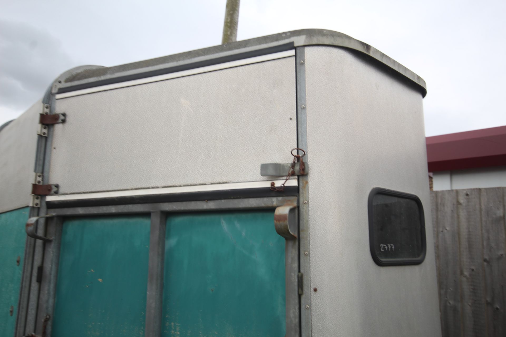 Ifor Williams 505 two horse twin axle horsebox. Recent new floor fitted by main dealer. - Bild 2 aus 44