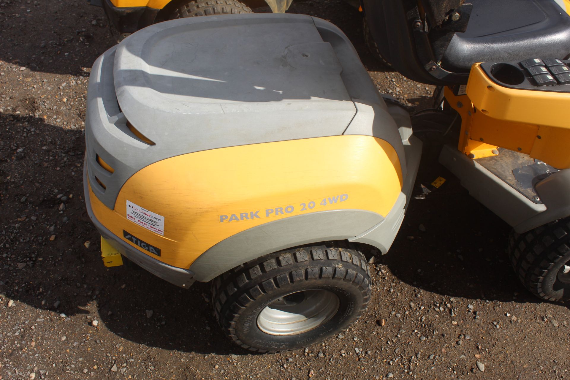 Stiga Park Pro 20 4WD out-front ride-on mower. 550 hours. With Briggs & Stratton 20HP petrol - Image 19 of 24