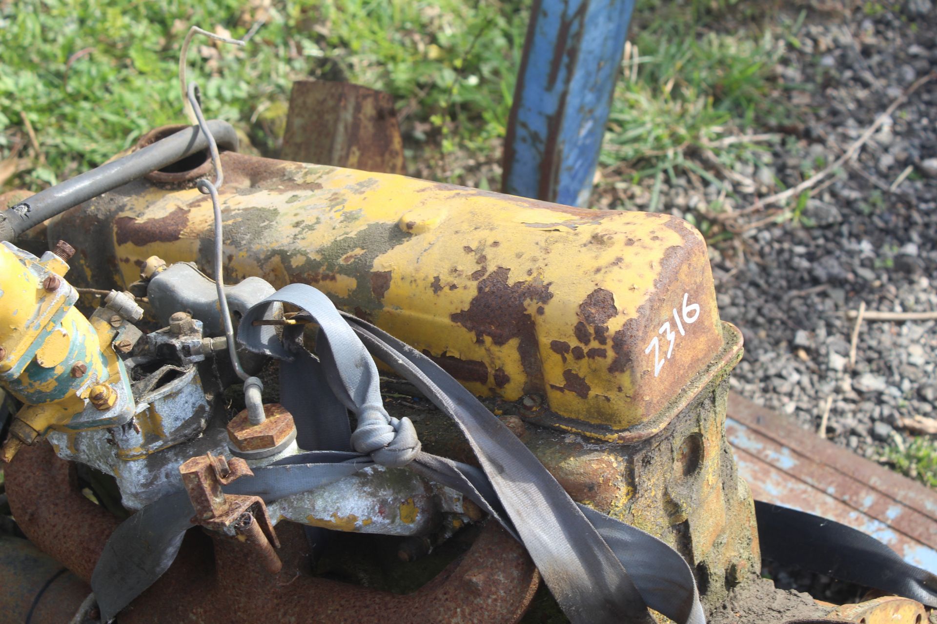 Fordson Major petrol engine. Previously used on gas in forklift. For spares or repair. V - Image 3 of 8