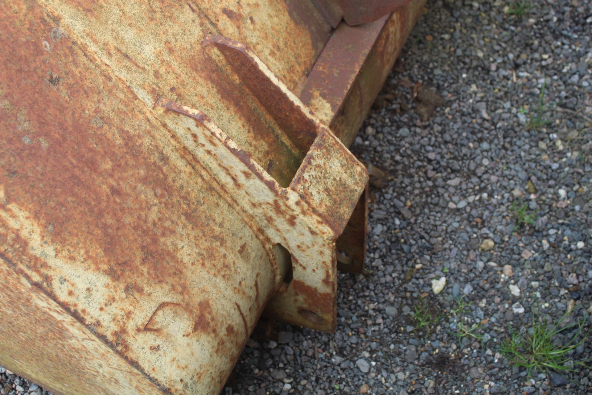 Grain bucket. CAT telehandler brackets. V - Image 5 of 9