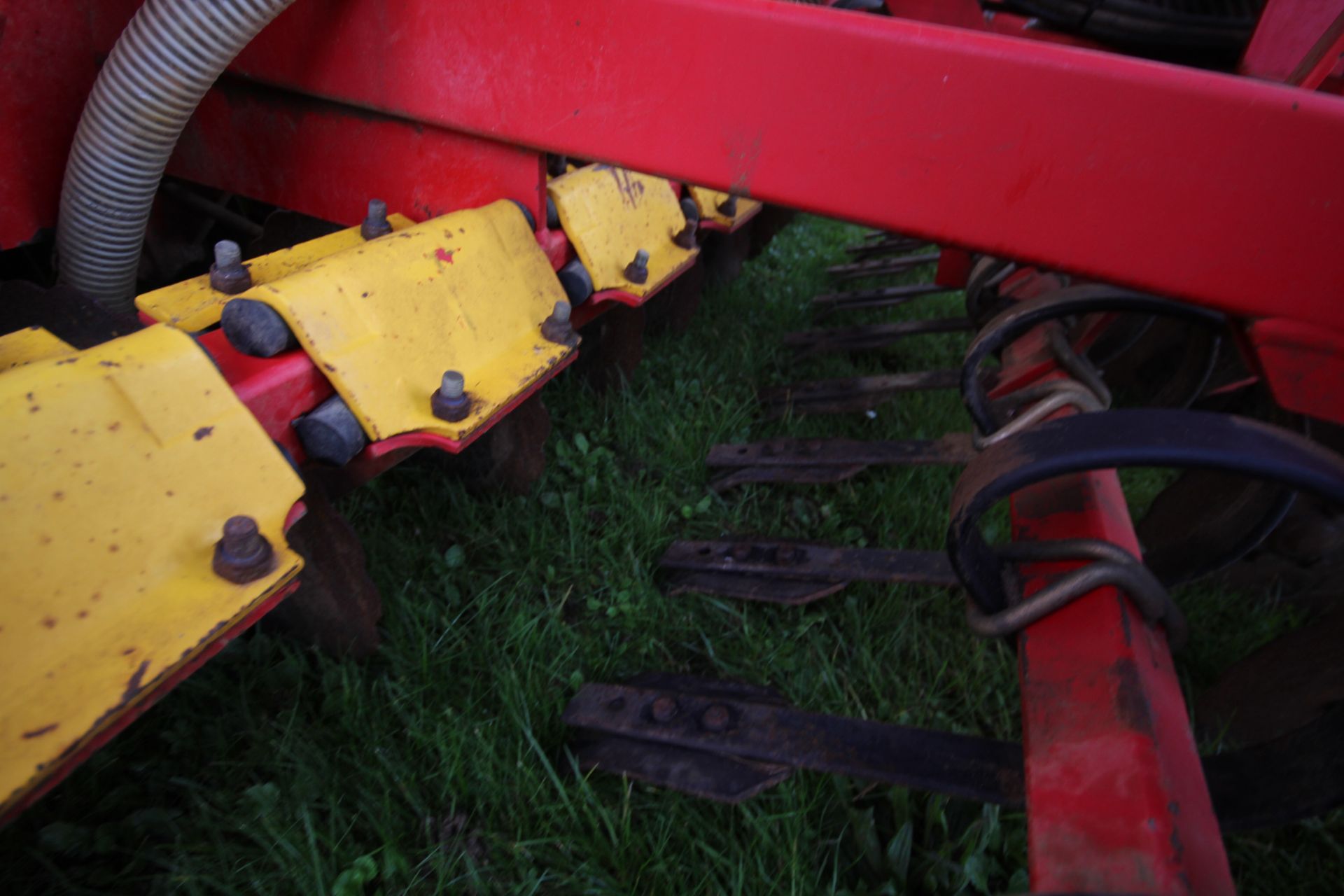 Vaderstad Rapid 400F 4m System Disc drill. With smooth tyre packer, front packer and spares. Control - Image 45 of 56