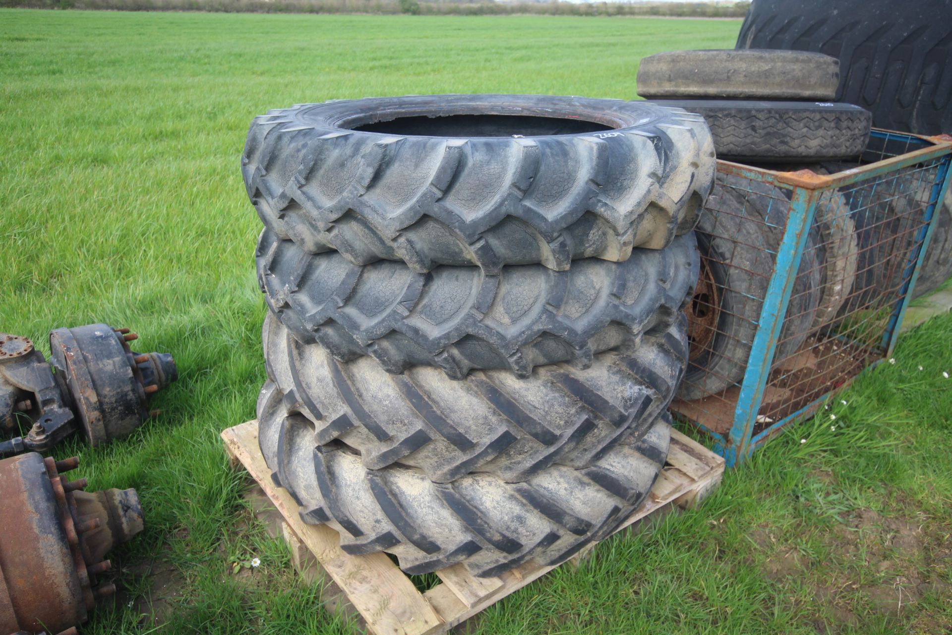 **CATALOGUE CHANGE** 2x 10x28 and 2x 12x28 tyres.
