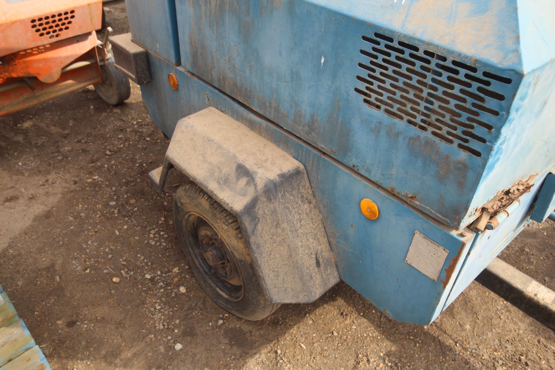 ** Online Video Available ** Lowery road tow compressor. Vendor reports running recently. - Image 4 of 19