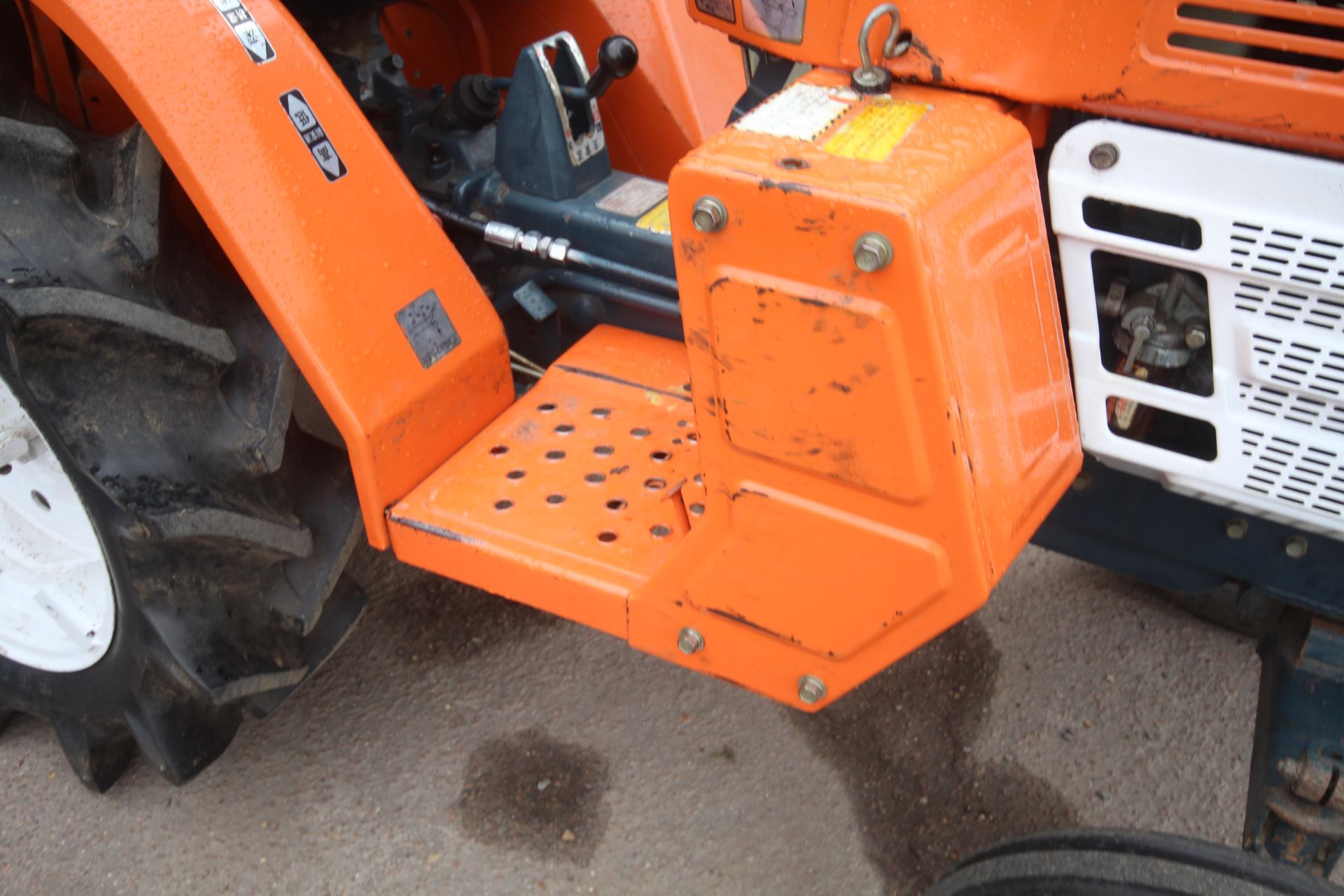 Kubota ZB1500 2WD compact tractor. 896 hours. 8-18 rear wheels and tyres @ 90%. - Image 9 of 31