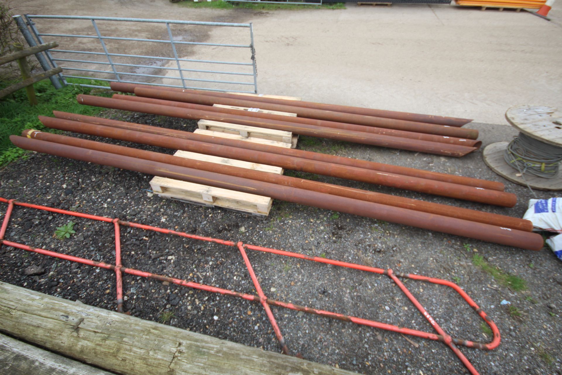 2x lengths of heavy duty steel tube.